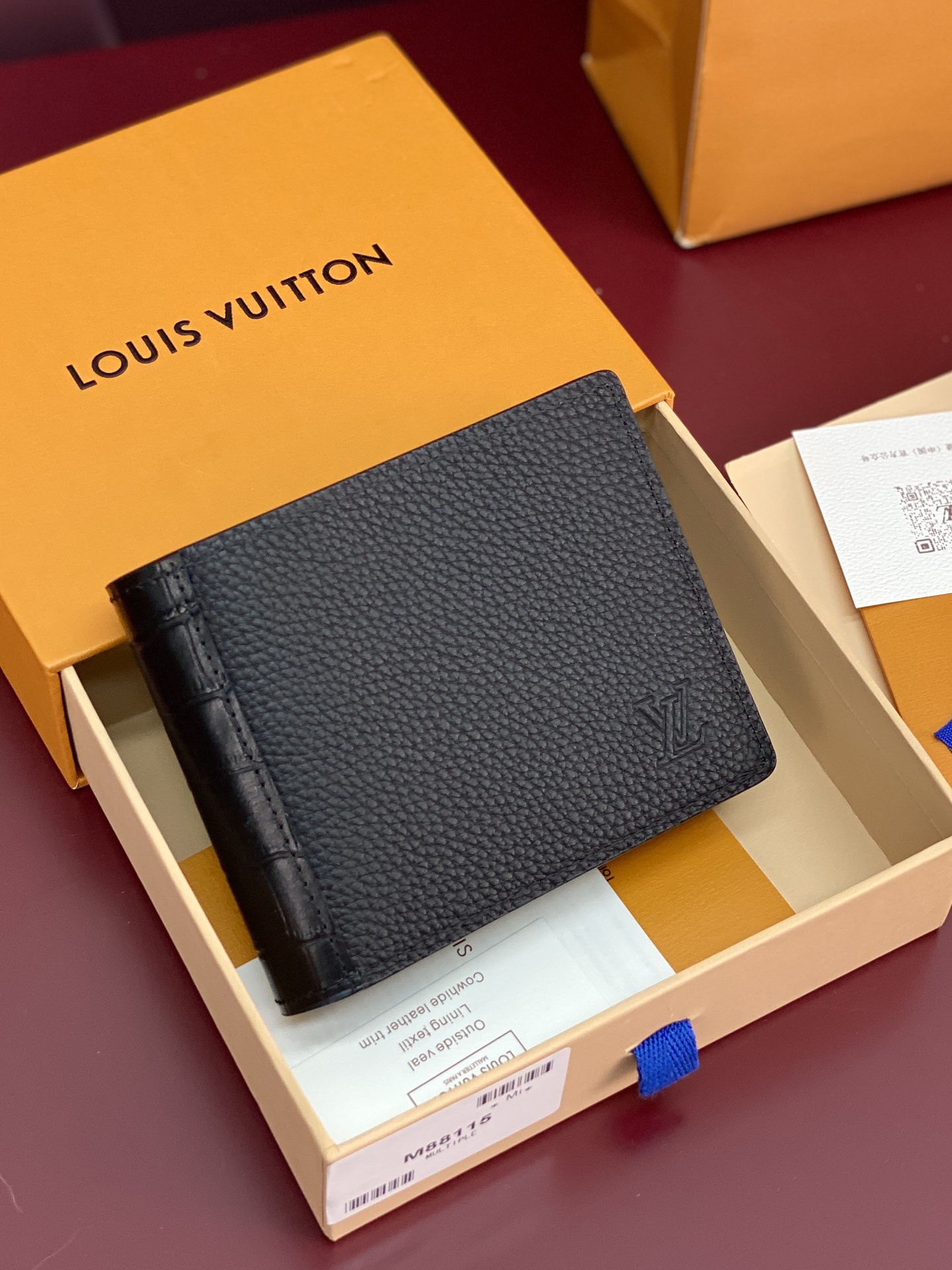 TOP Louis Vuitton LV Men's Short Wallet with Crocodile Leather 12x9x1cm - Black
