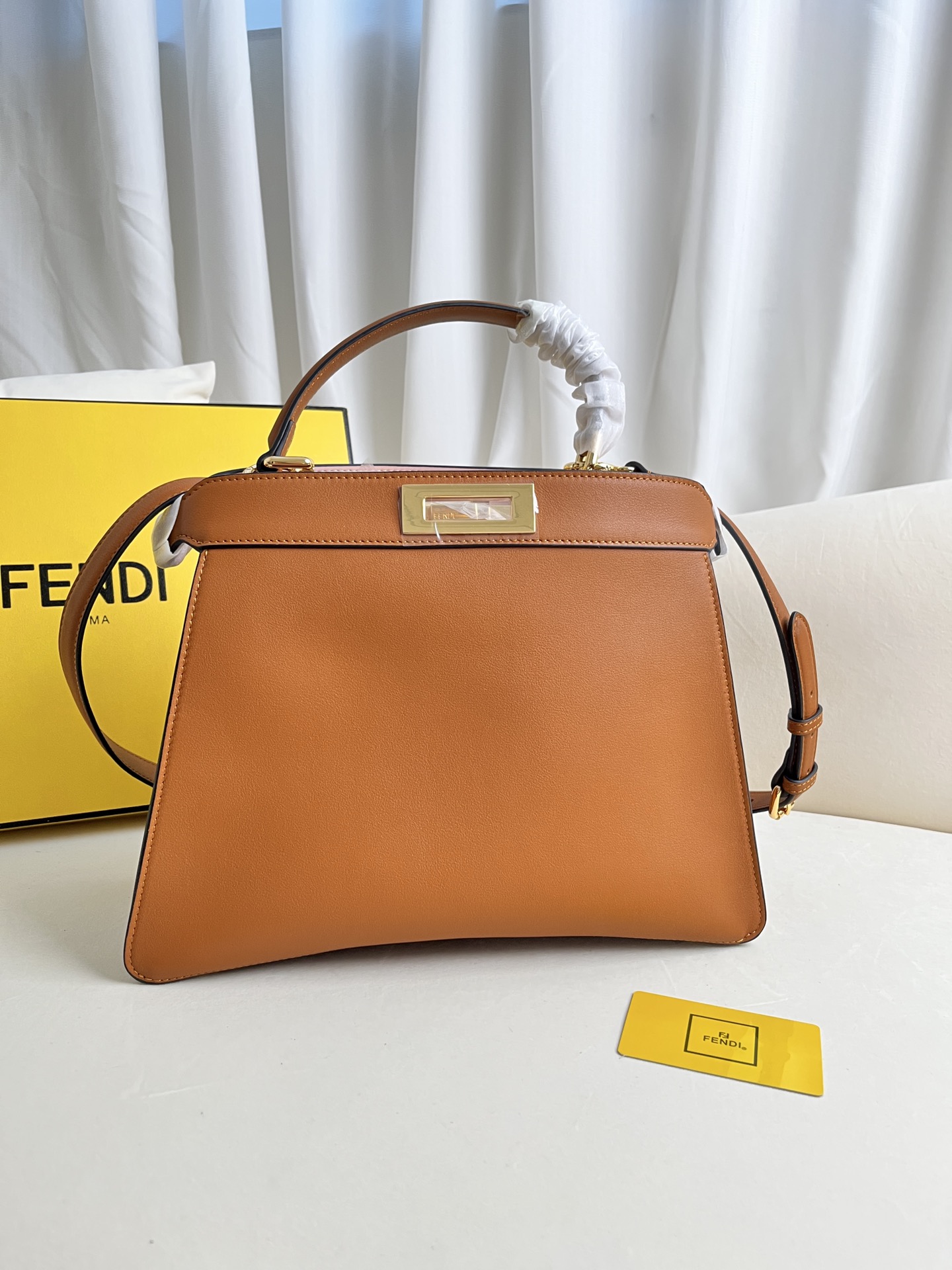 TOP FENDI Medium Iconic Peekaboo ISeeU Handbag - Four Colors