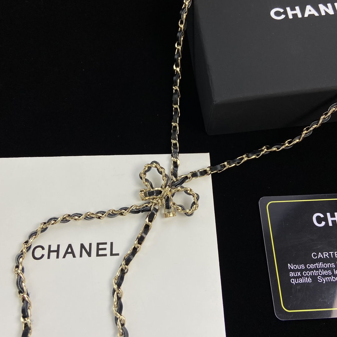 TOP CHANEL Sweater Chain Necklace