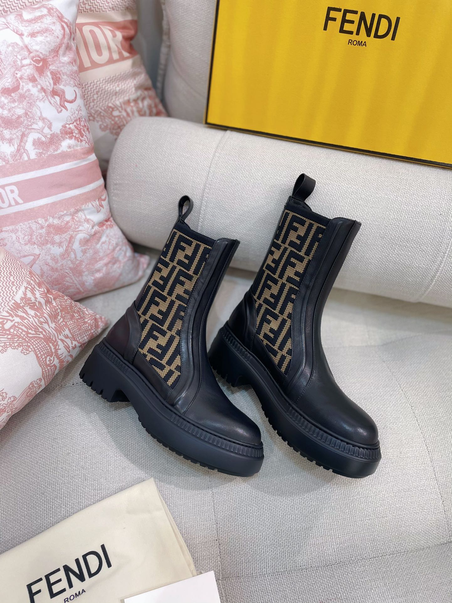 TOP FENDI FF Short-tube Martin Boots - 2 Color