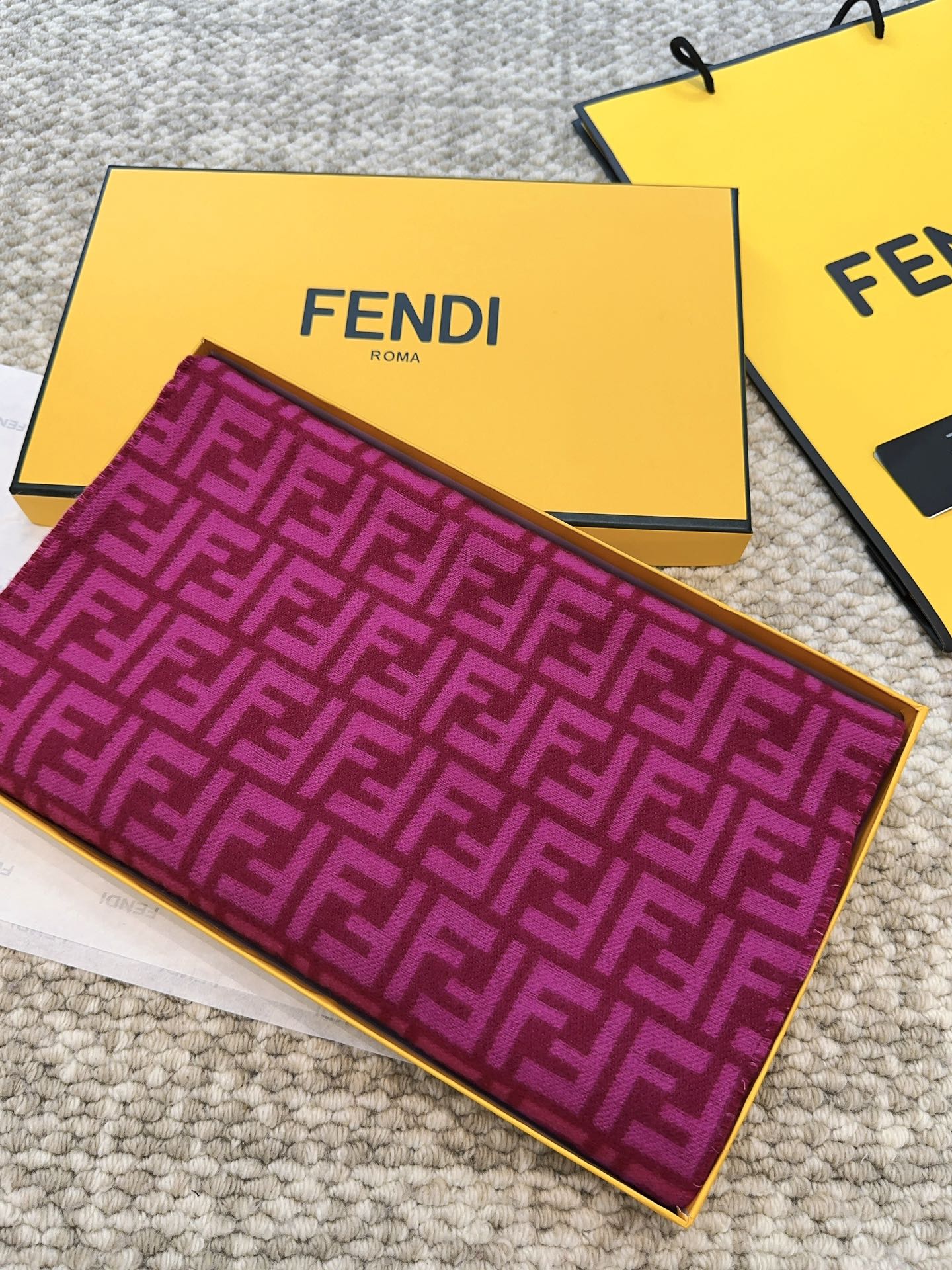 TOP FENDI Cashmere Scarf 35x190cm -Rose Pink