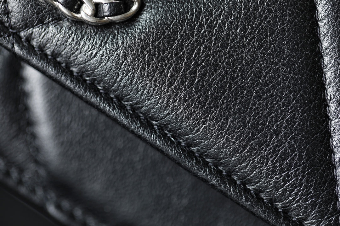 TOP CHANEL 19 WOC Tri-color Hardware - Black