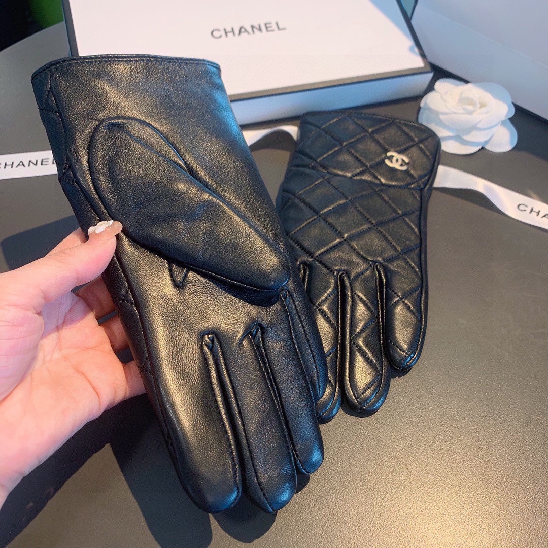 TOP CHANEL Quilted Sheepskin Gloves - Black