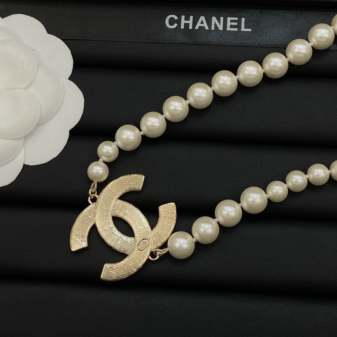 TOP CHANEL CC Pearl Necklace - Gold