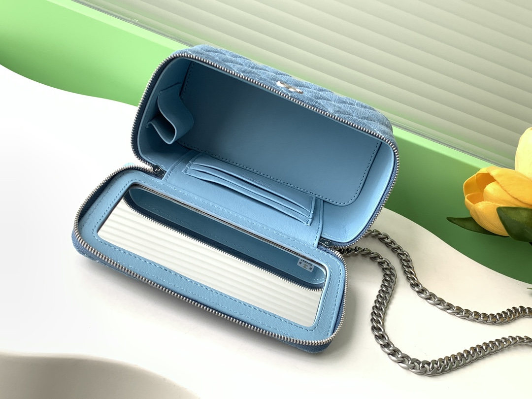 TOP CHANEL Vanity Case Denim with Heart Shape Adjustable Buckle 8.5x11x7cm/9.5x18x8cm - Blue