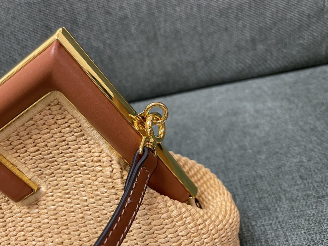TOP FENDI Woven First Bags 26*9.5*18cm - Straw