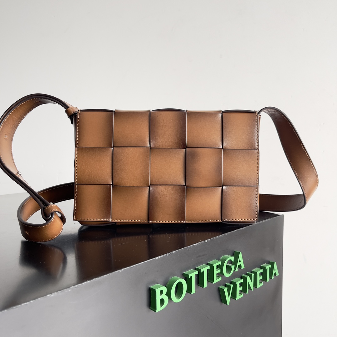 TOP Bottega Veneta BV Cassette Bags- Brown