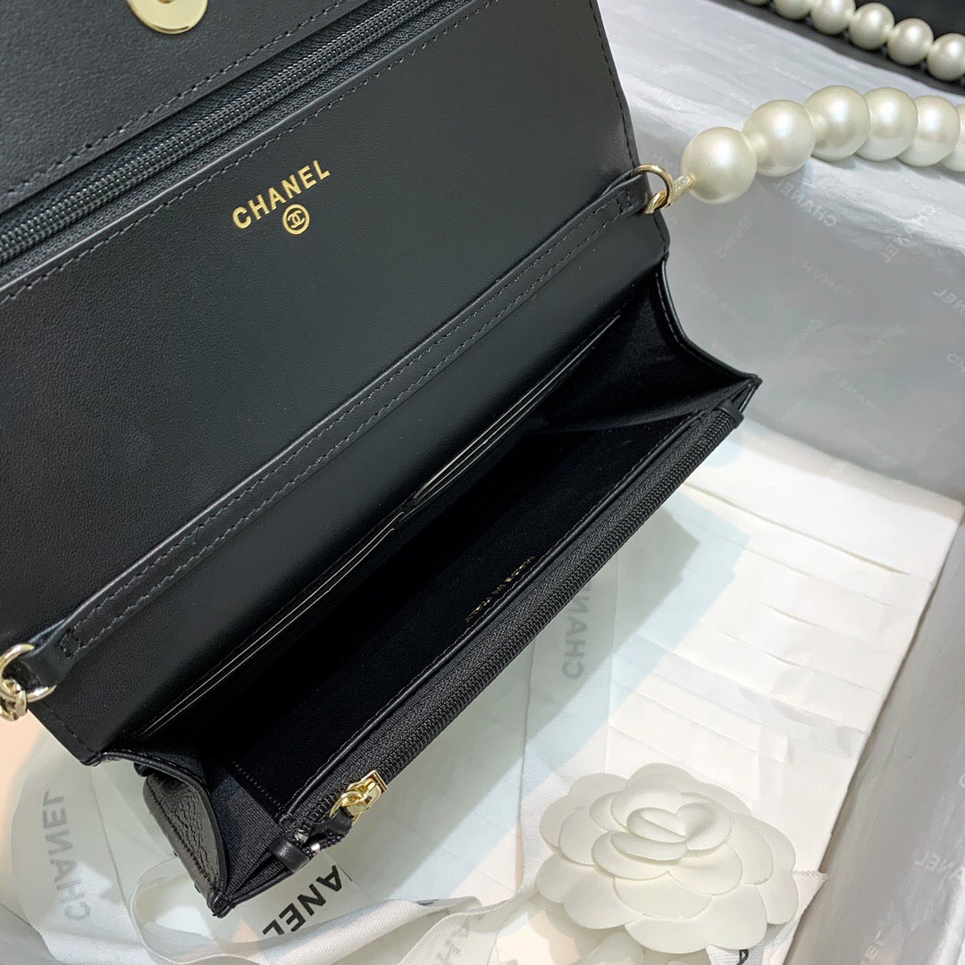 TOP CHANEL Classic Flap WOC Pear Chain - Black