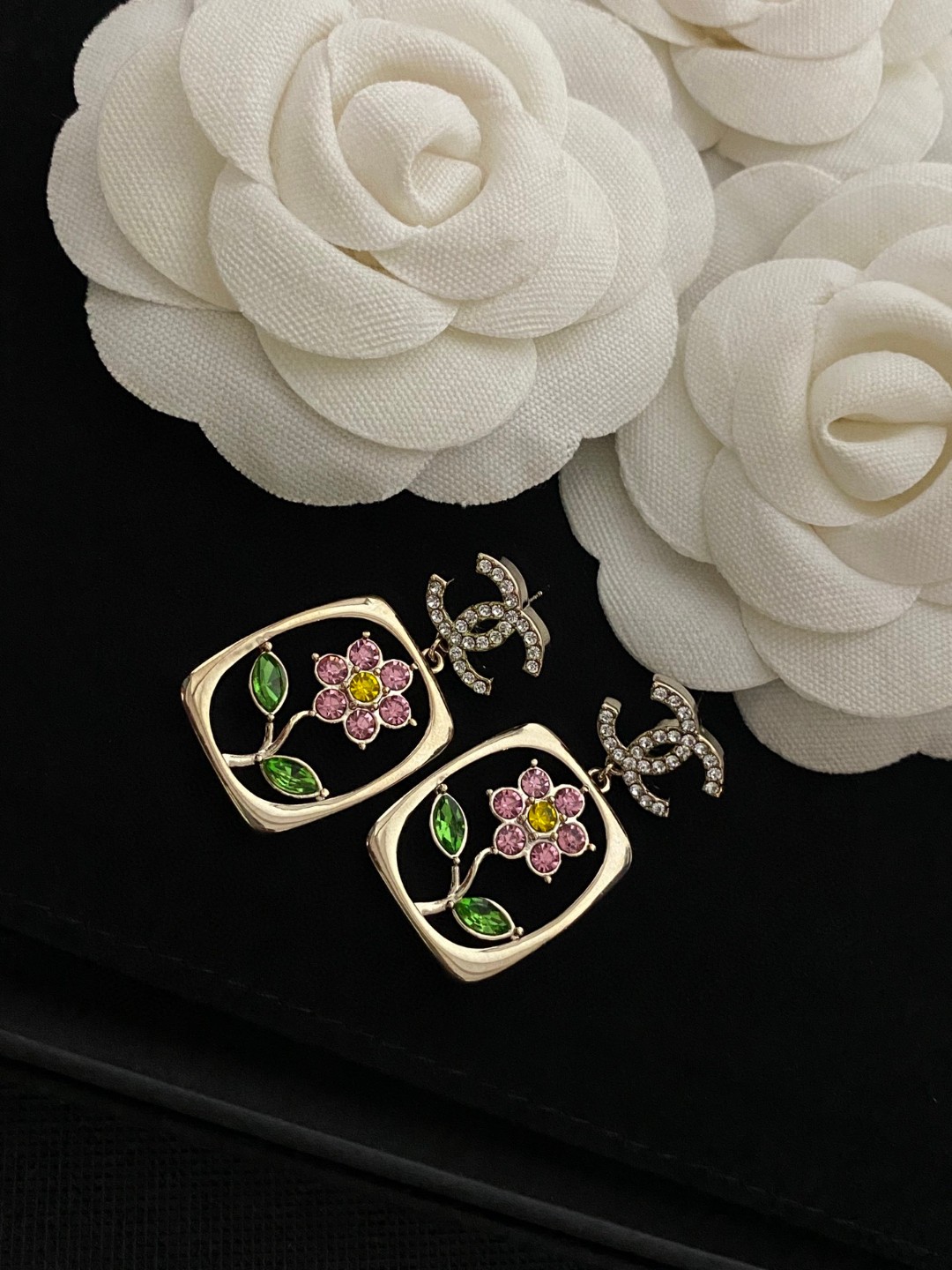 TOP CHANEL Earrings - Gold