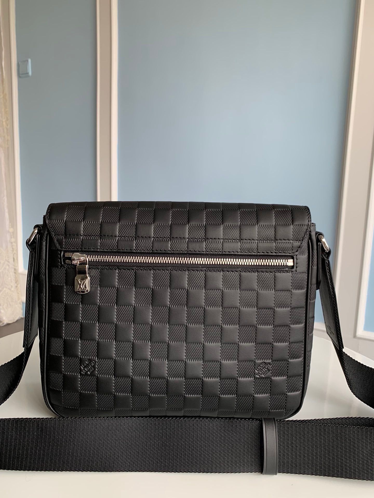 TOP Louis Vuitton LV District Damier Infini PM 33x28x8CM- Black