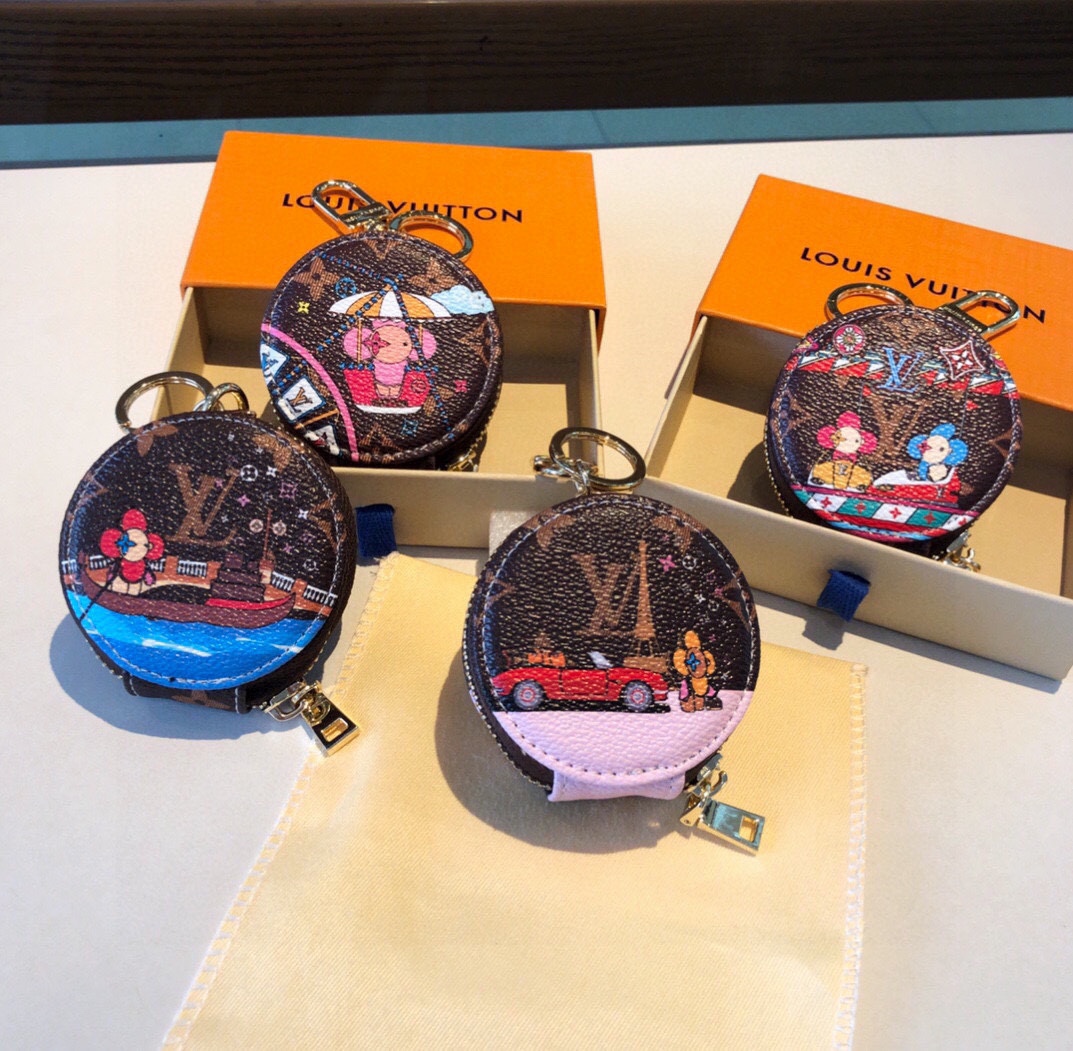 TOP Louis Vuitton LV Christmas Playground Keychain/Airpods Case