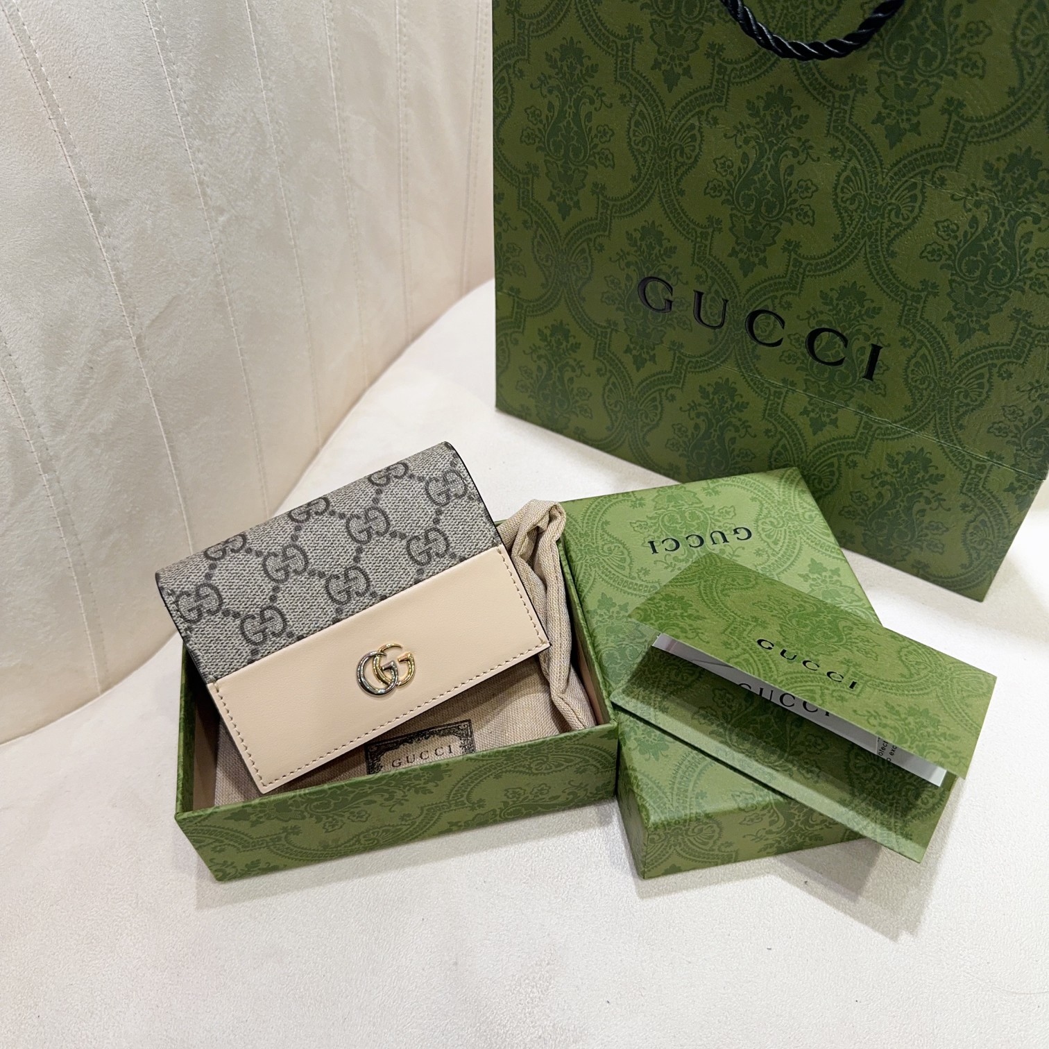TOP GUCCI GG Short Wallets 11*8.5*3cm - Monogram