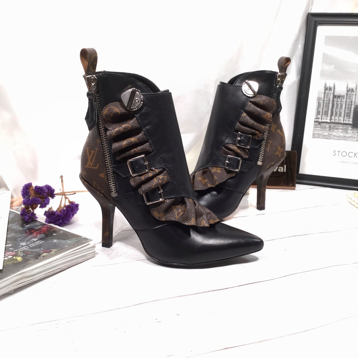 TOP Louis Vuitton LV 9.5cm High-heeled Calfskin Monogram Janet Ankle Boot - Black