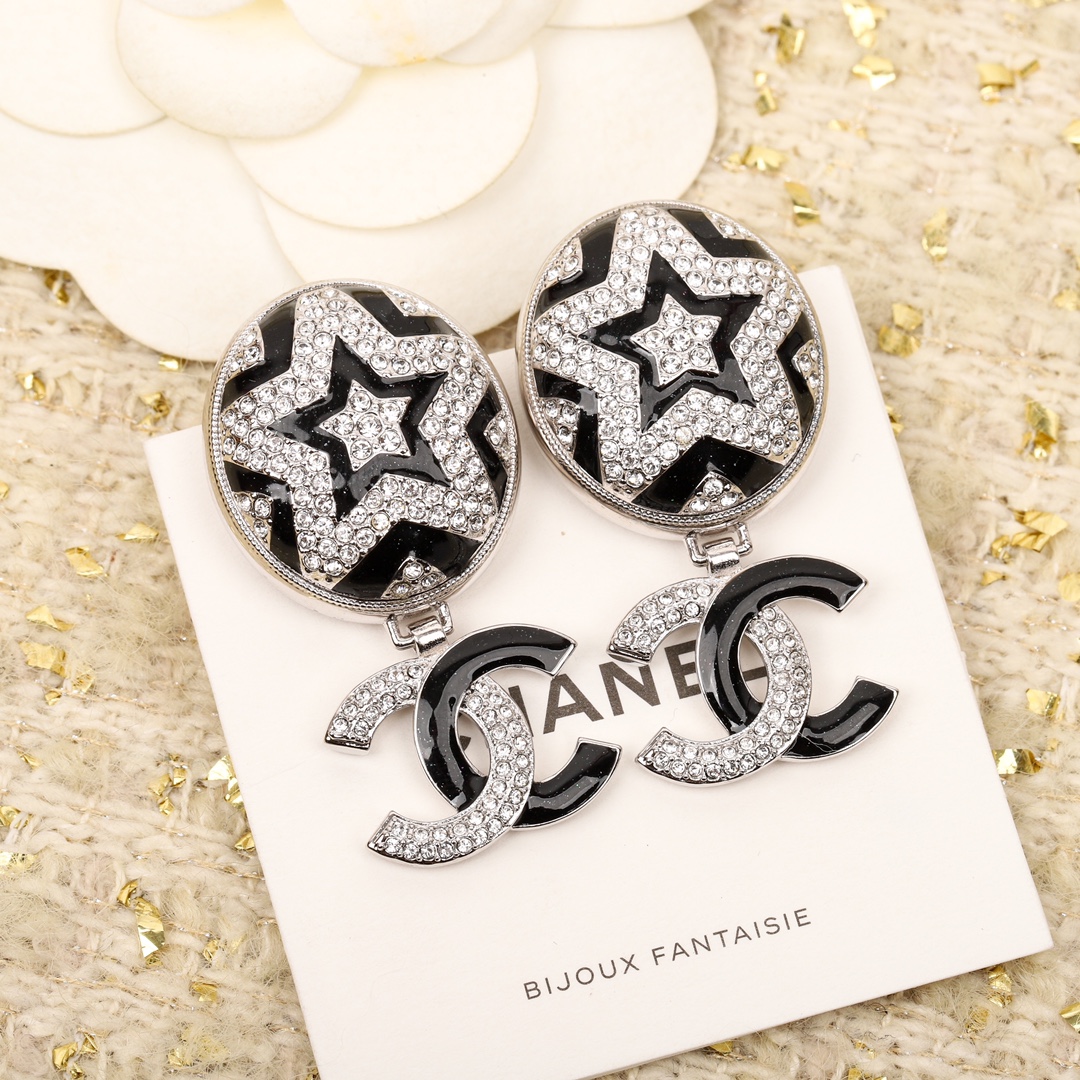 TOP CHANEL Five-pointed Star Double C Earrings