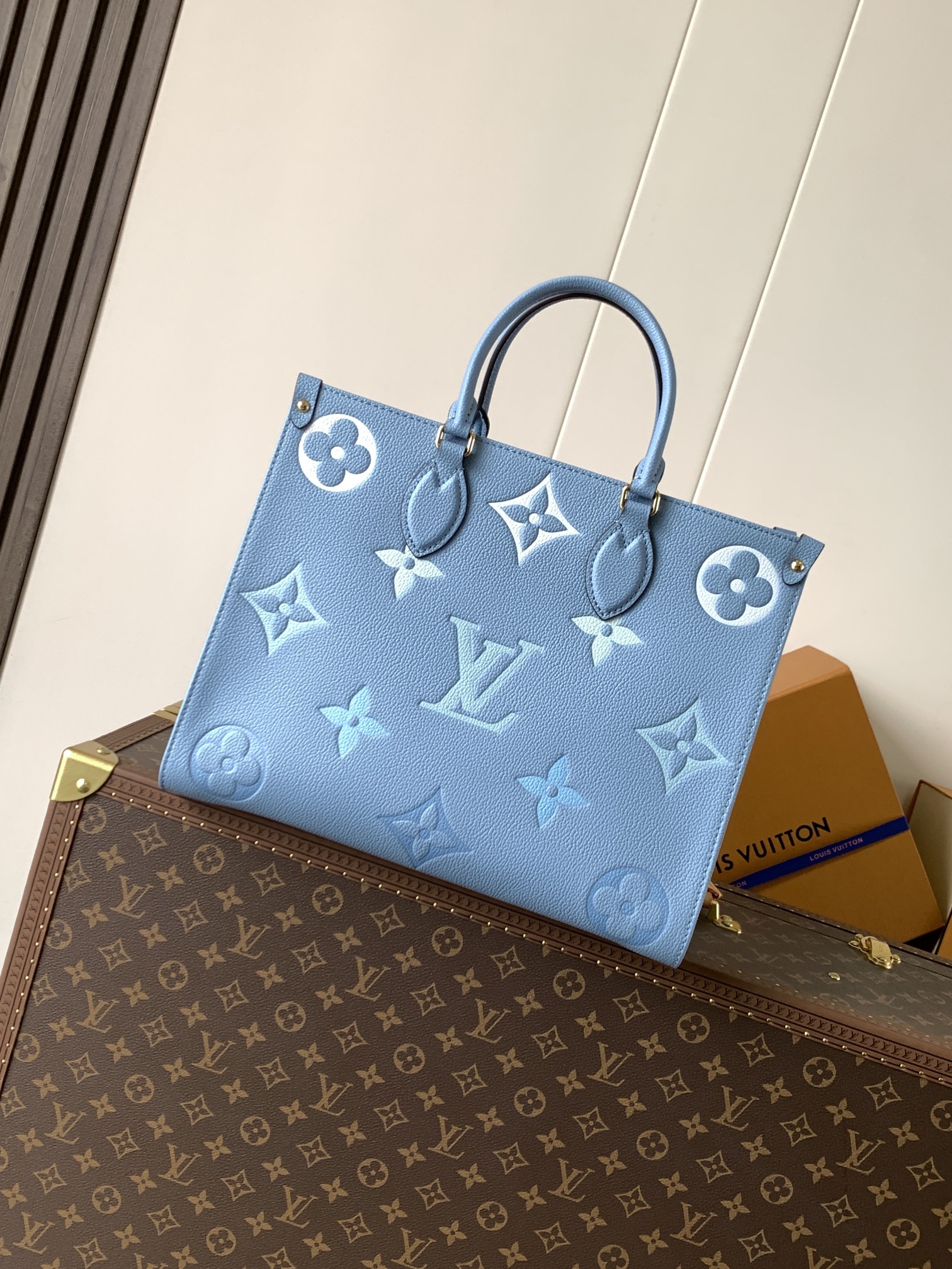 TOP Louis Vuitton LV  On The Go Handbag 34.0 x 26.0 x 13.0cm - Blue
