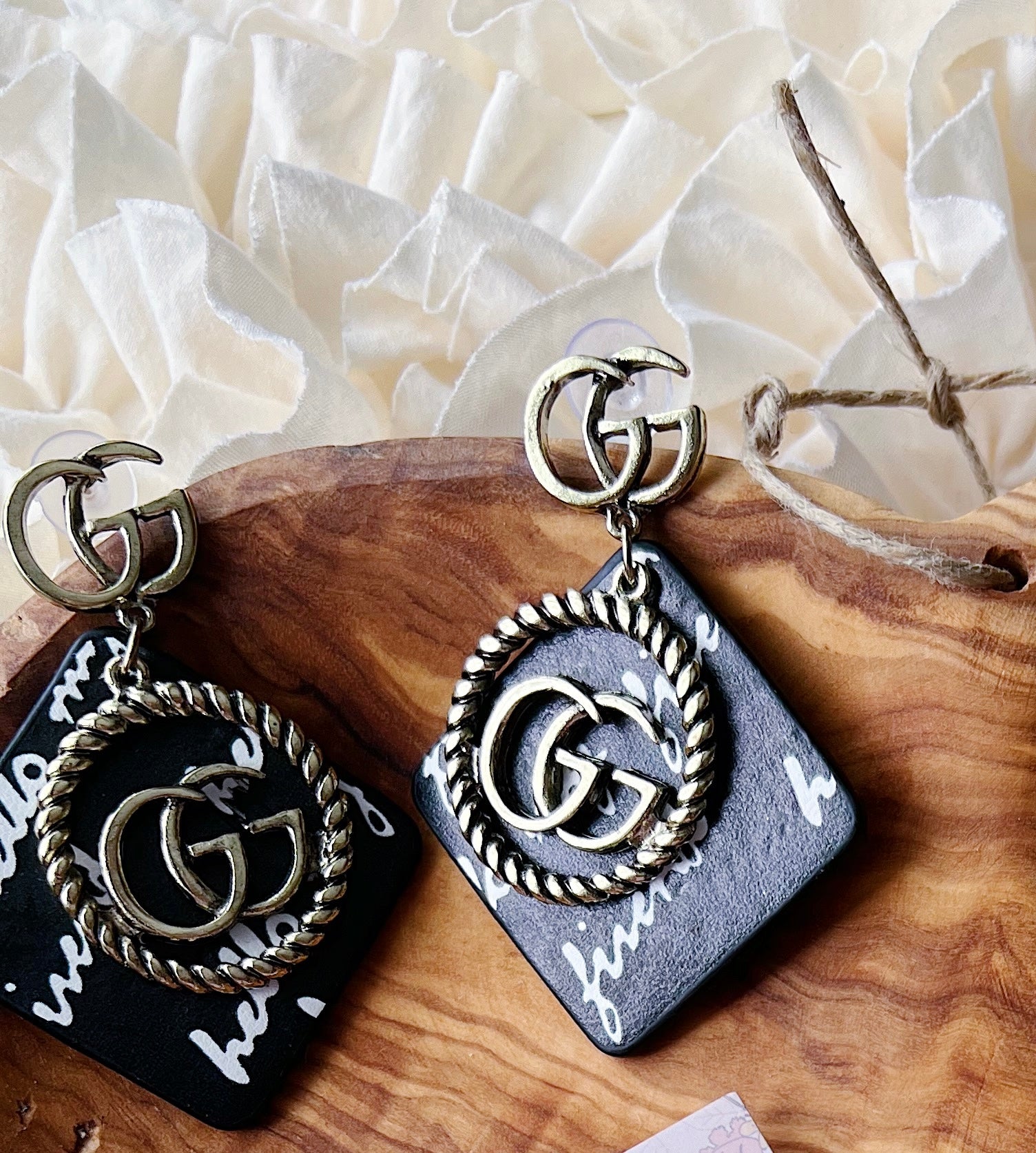TOP GUCCI Dangle Graffiti Earrings