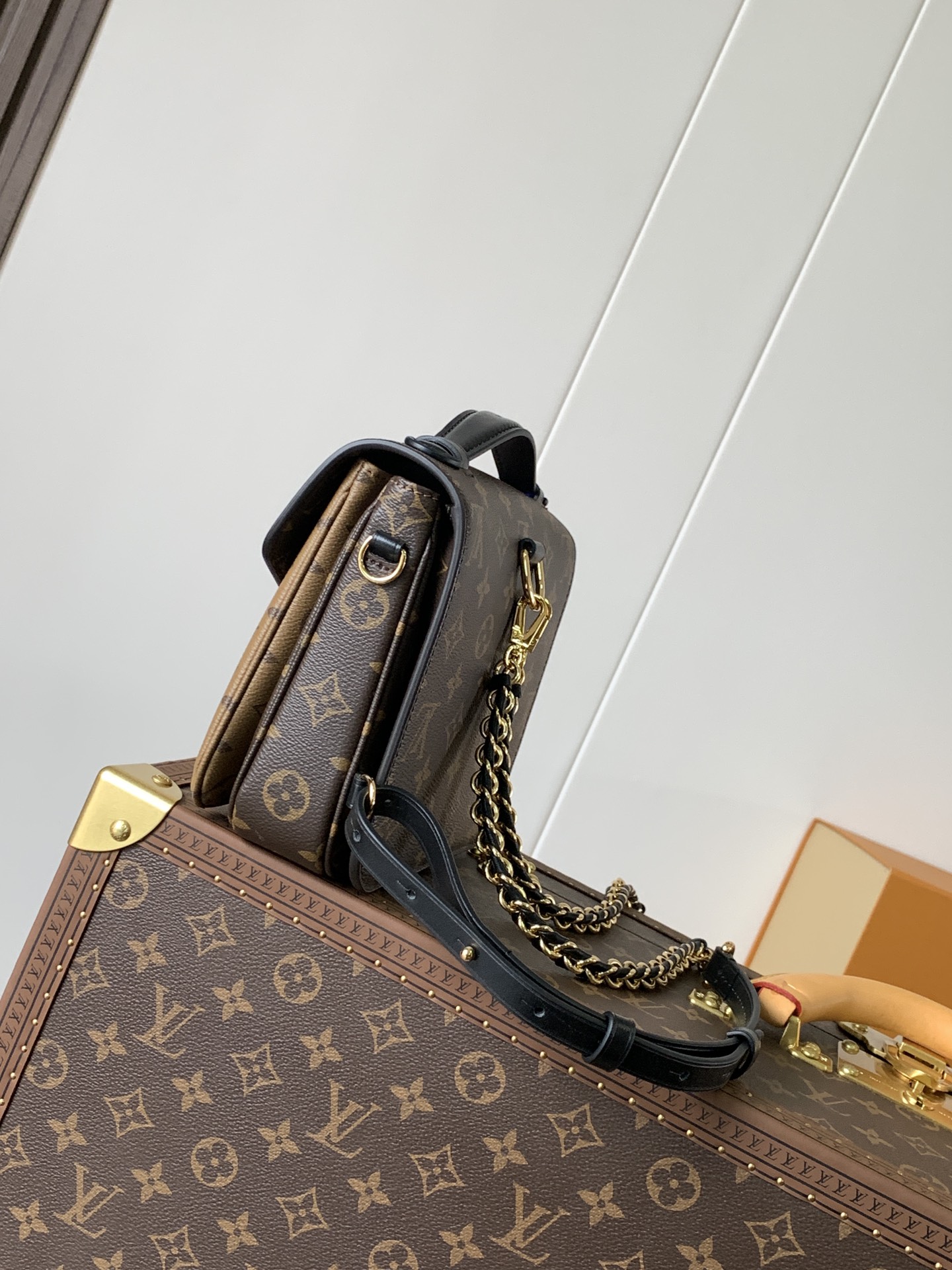 TOP Louis Vuitton LV Pochette Metis Reverse Monogram Bag/Backpack 20x17x7cm - Brown