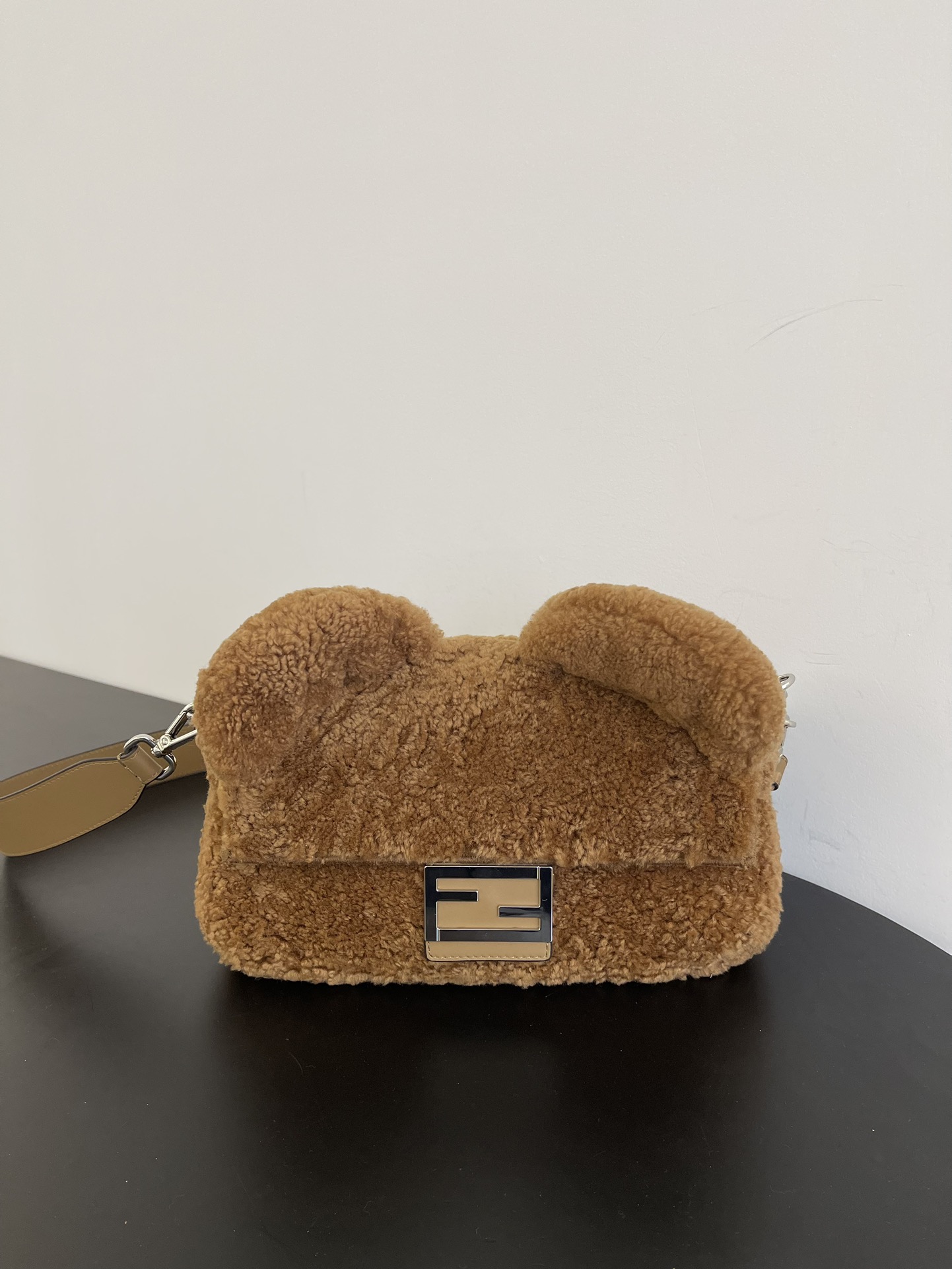 TOP FENDI Teddy Bear Baguette Bag 27x6x15cm - Brown
