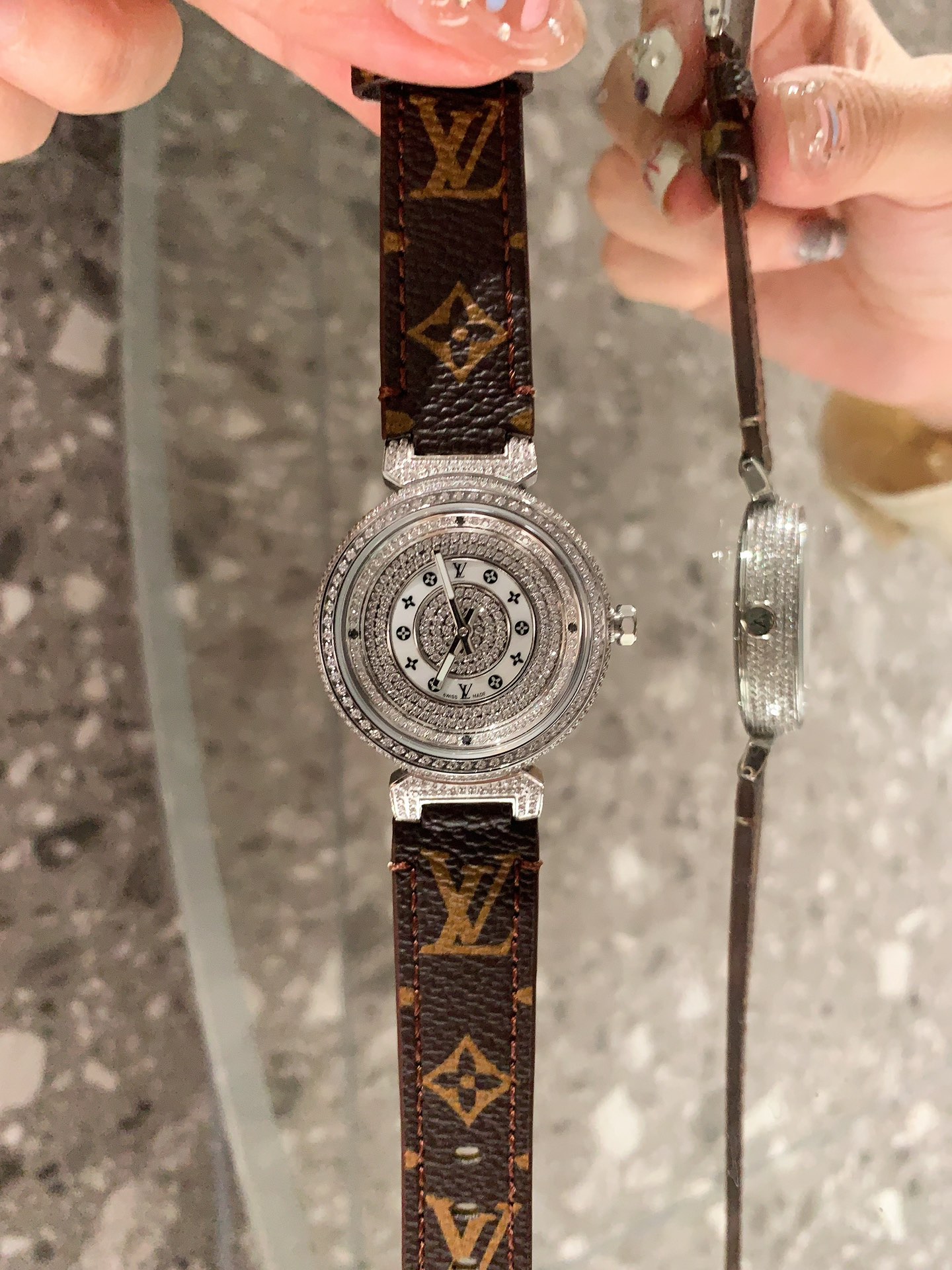 TOP Louis Vuitton LV Quartz Movement Watch 36mm - Brown