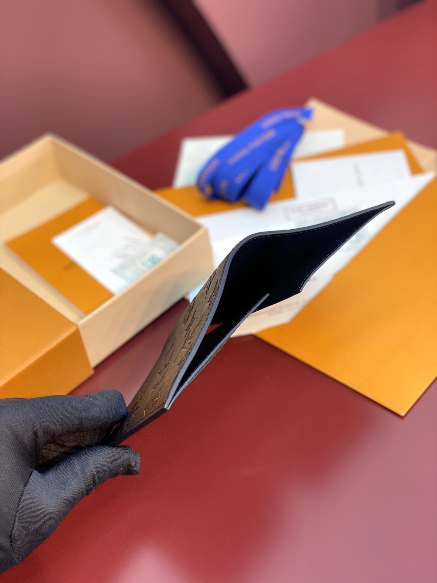 TOP Louis Vuitton LV Aerogram Wallet Monogram Shadow Embossed Leather 14X10x2.5cm - Black