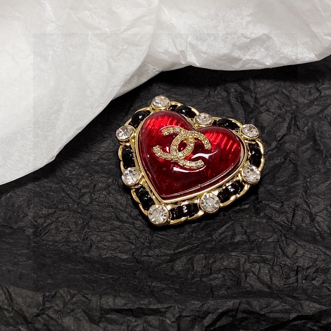 TOP CHANEL Heart Brooch-Red