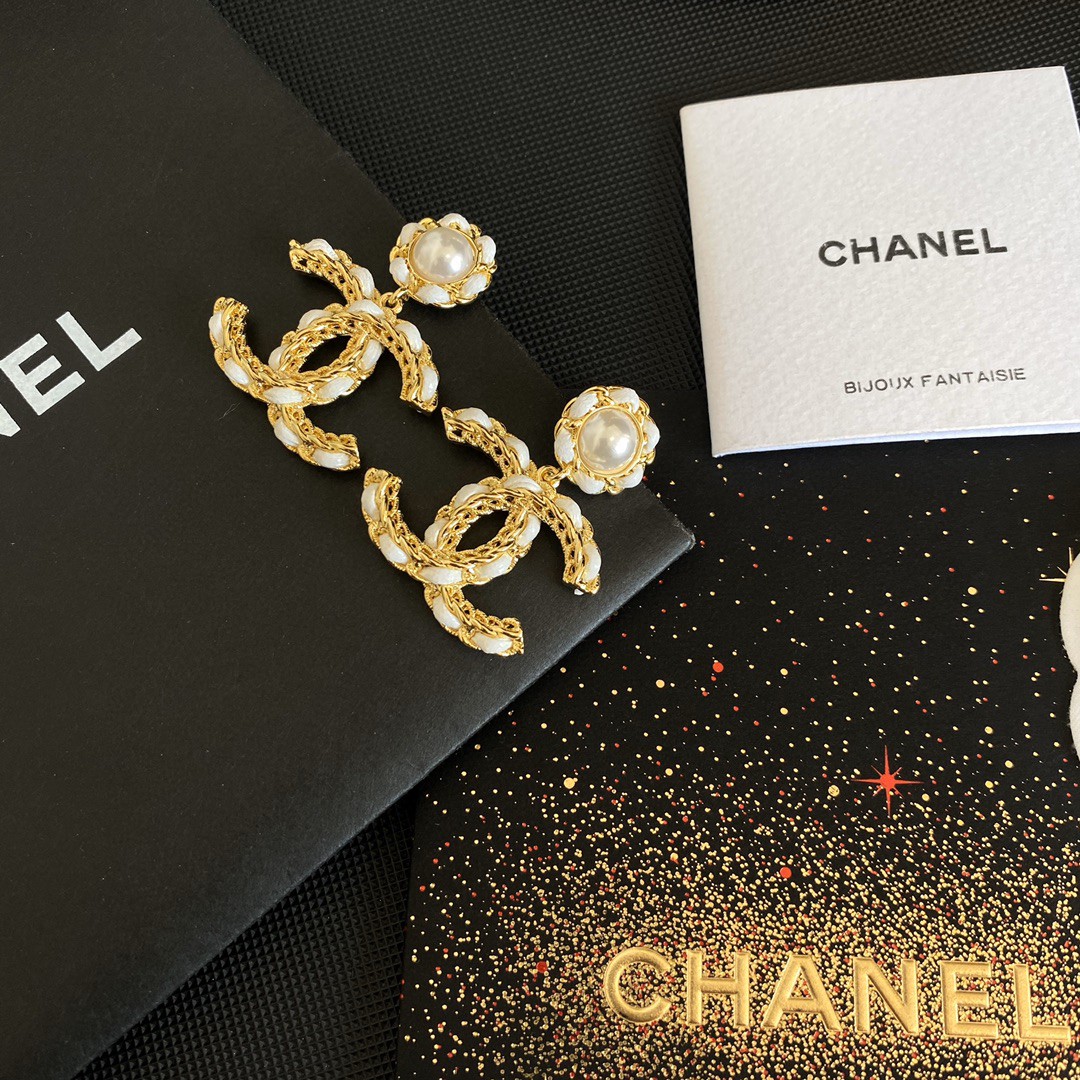 TOP CHANEL Double C and Flower Earrings
