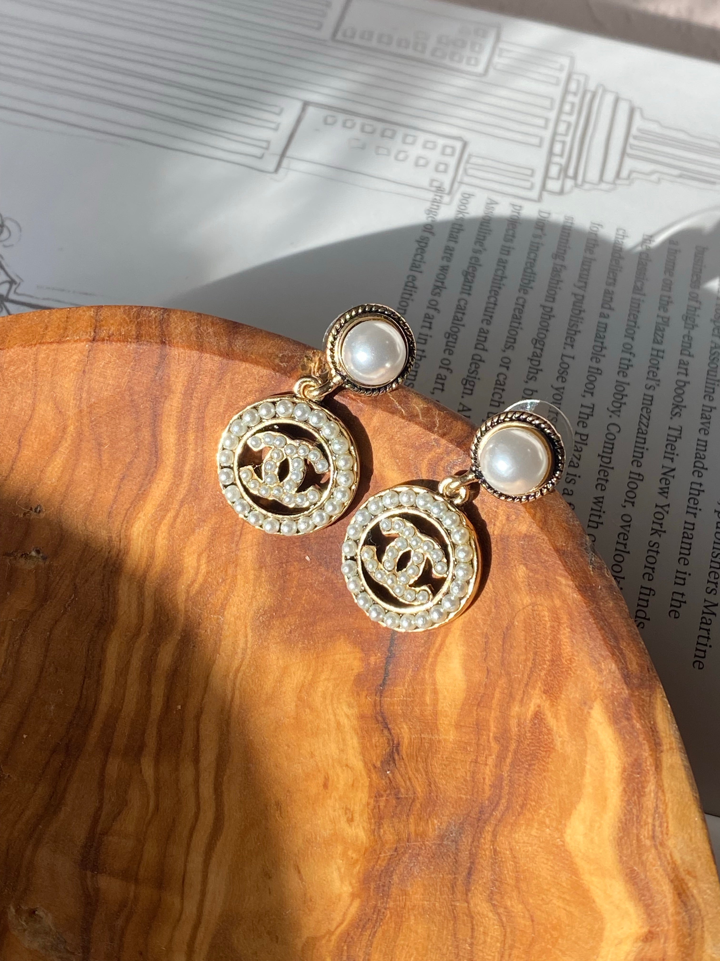 TOP CHANEL Dangle Earrings