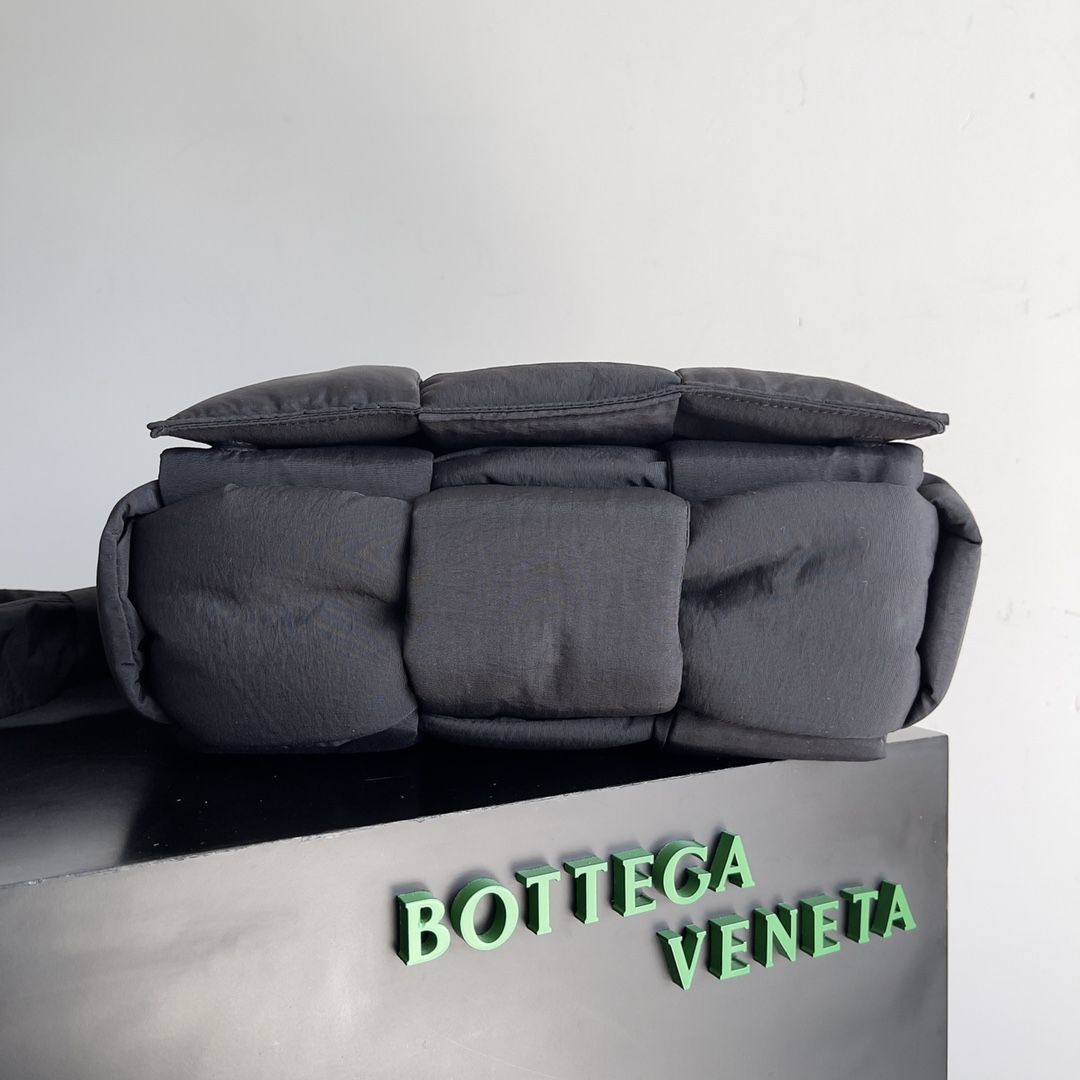 TOP Bottega Veneta BV Padded Tech Cassette Bag 38x11x24cm - Dark Gray