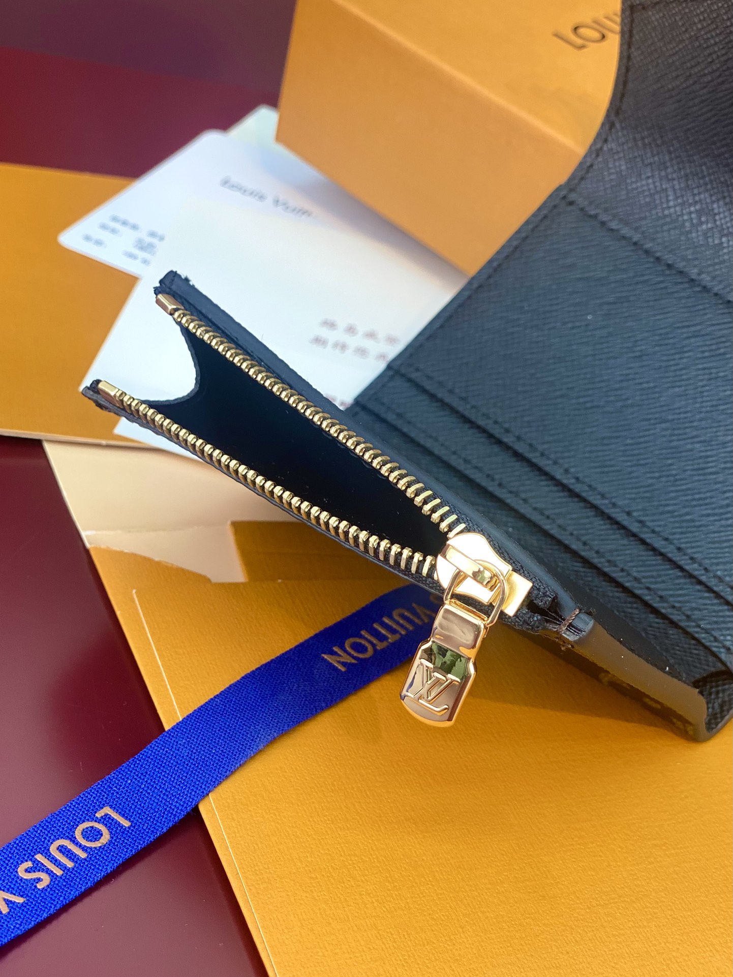 TOP Louis Vuitton LV Zoé Wallet Monogram Reverse Canvas 7.5x3x9.5cm - Khaki/Brown