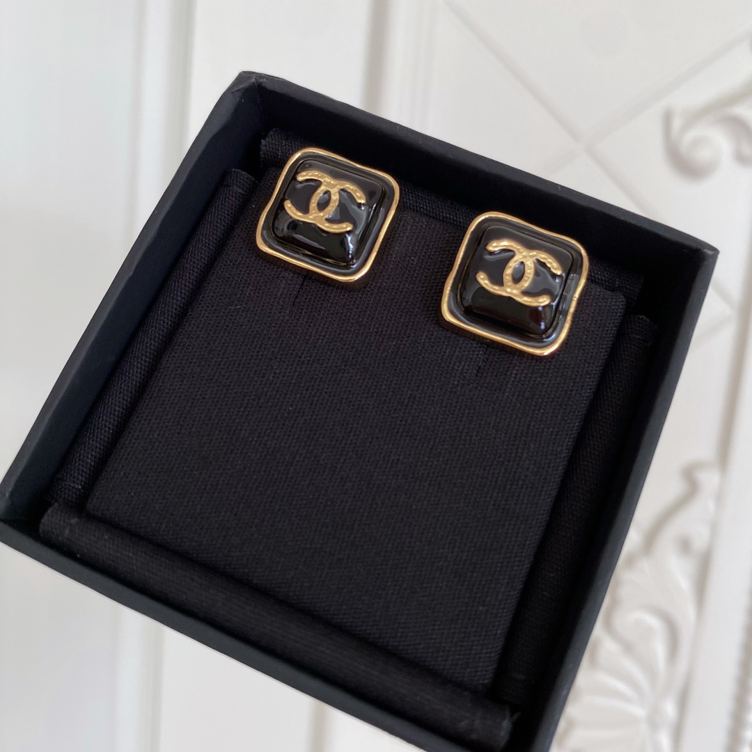 TOP CHANEL Black Gold Sugar Cube Earrings