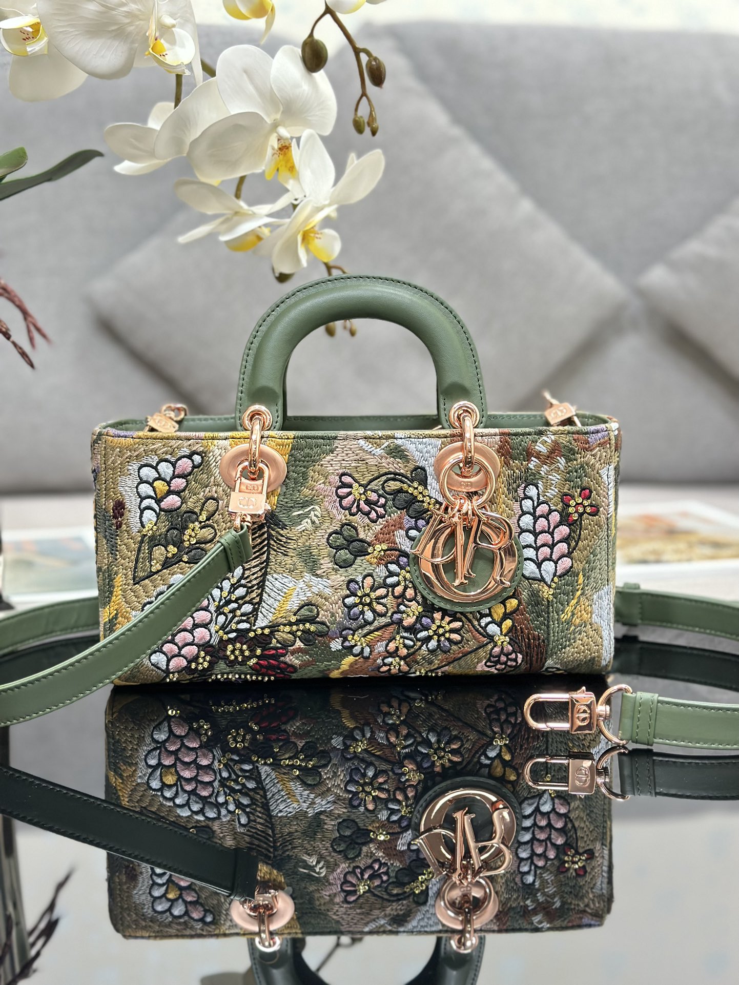 TOP Christian Dior Embroidery Lady D-Joy Bag 26x13.5x5cm - 2 Colors