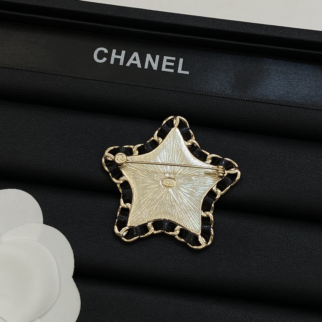 TOP CHANEL Star Brooch
