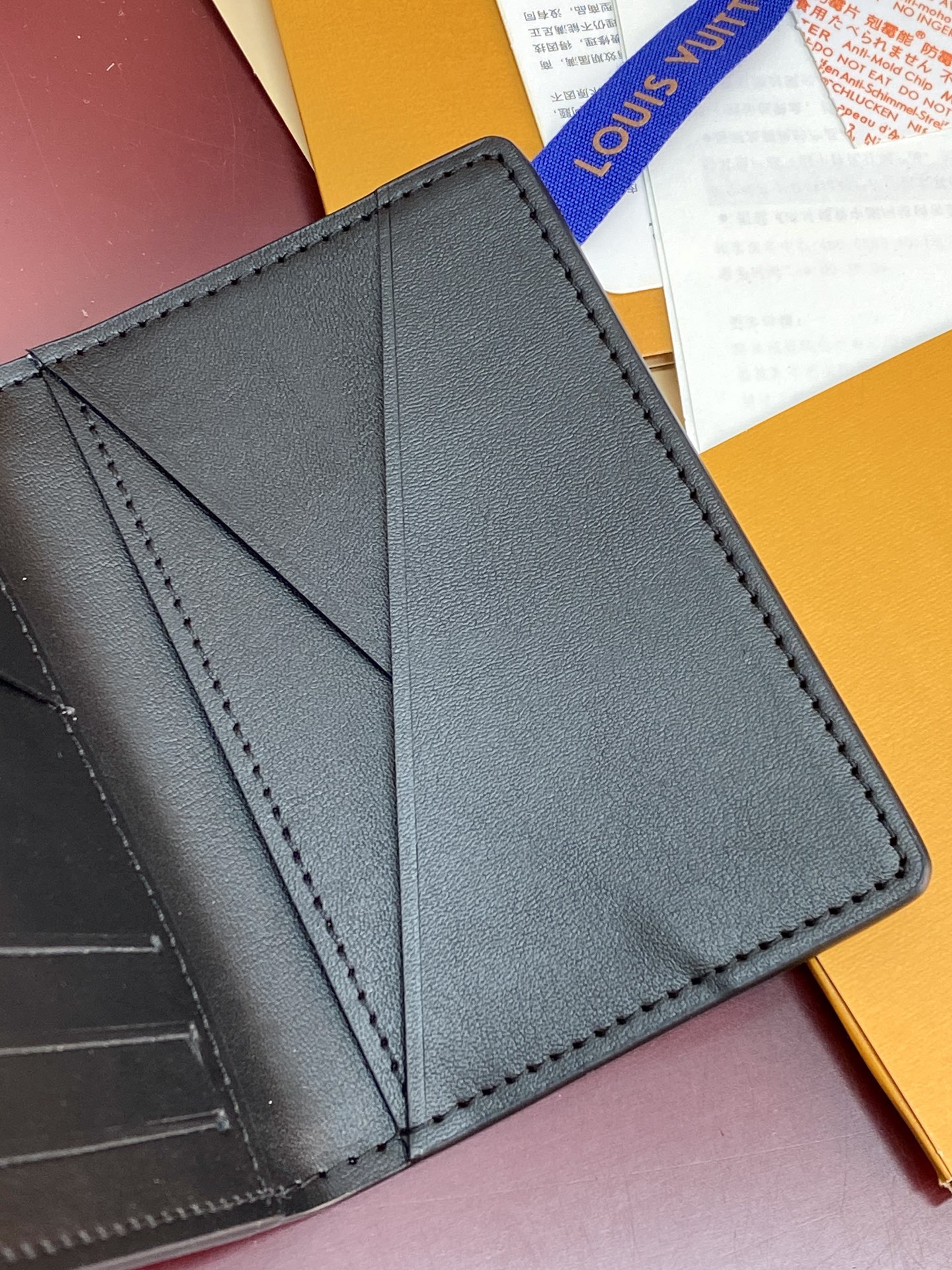 TOP Louis Vuitton LV Men's Card Holder with Crocodile Leather 8x11x1cm - Black