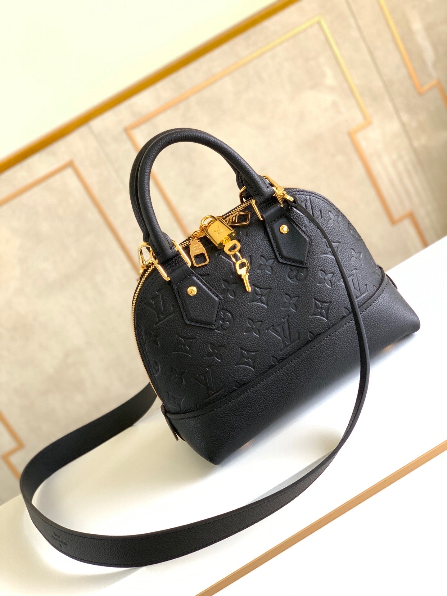 TOP Louis Vuitton LV  Alma BB Empreinte Leather Bag 23.5X17.5X11.5 cm - Black