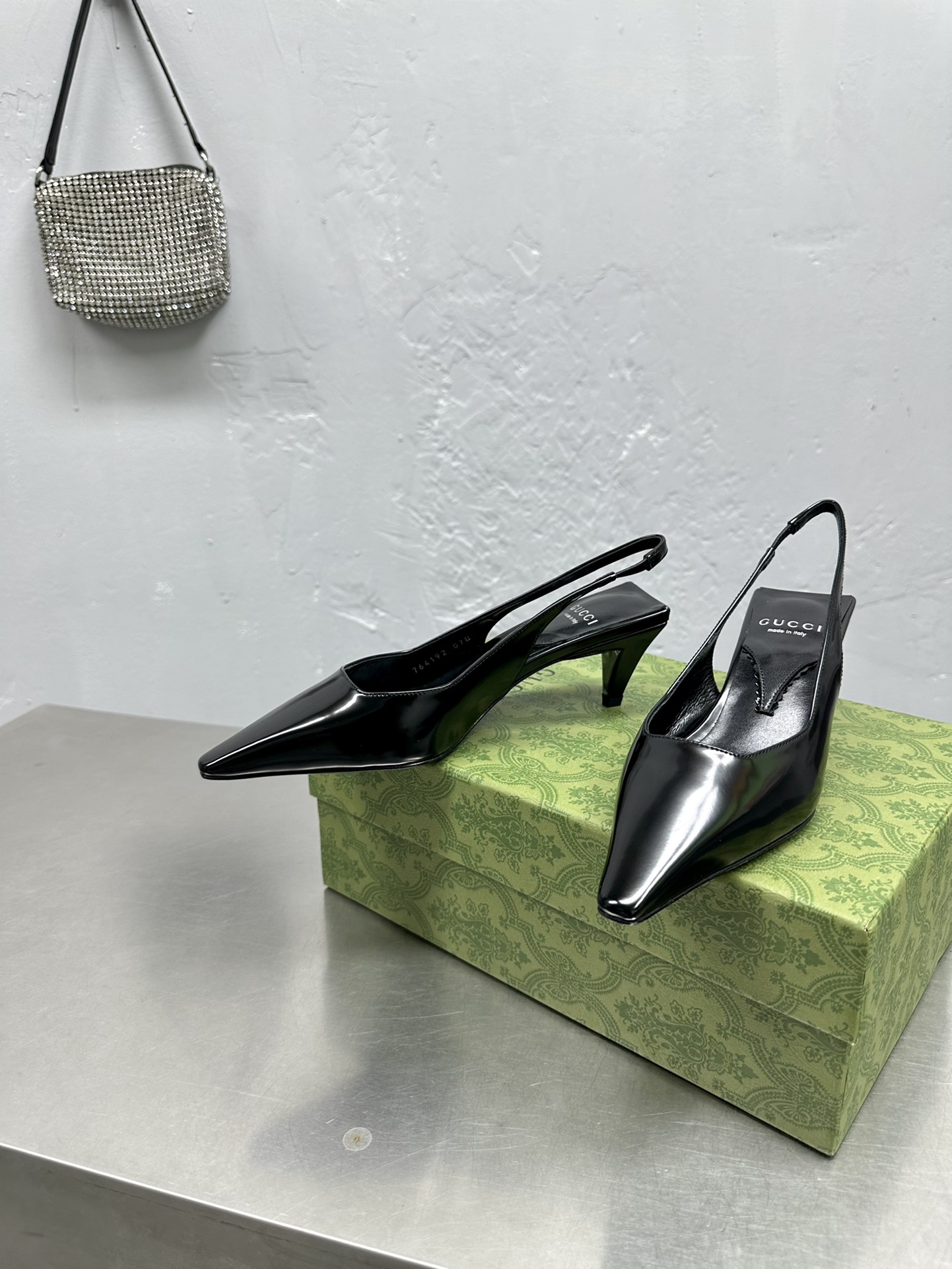 TOP GUCCI Cow Lacquered Leather Shoes - 3 Colors