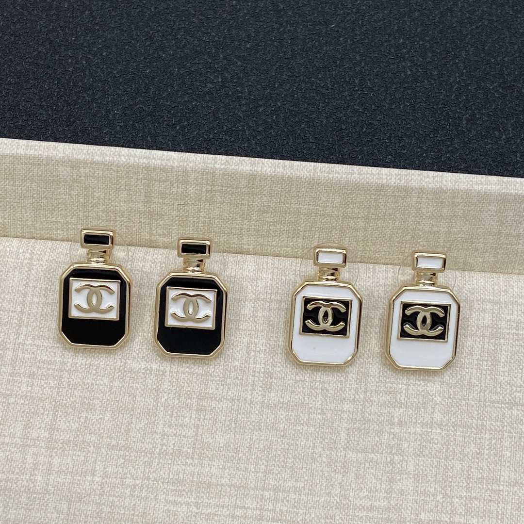TOP CHANEL Earrings - 2 Colors