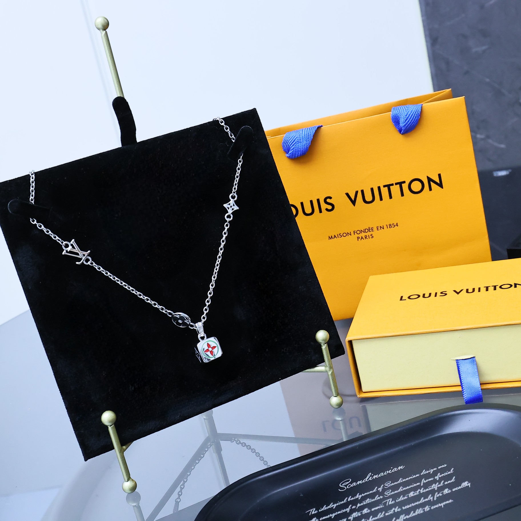 TOP Louis Vuitton LV Dice Necklace