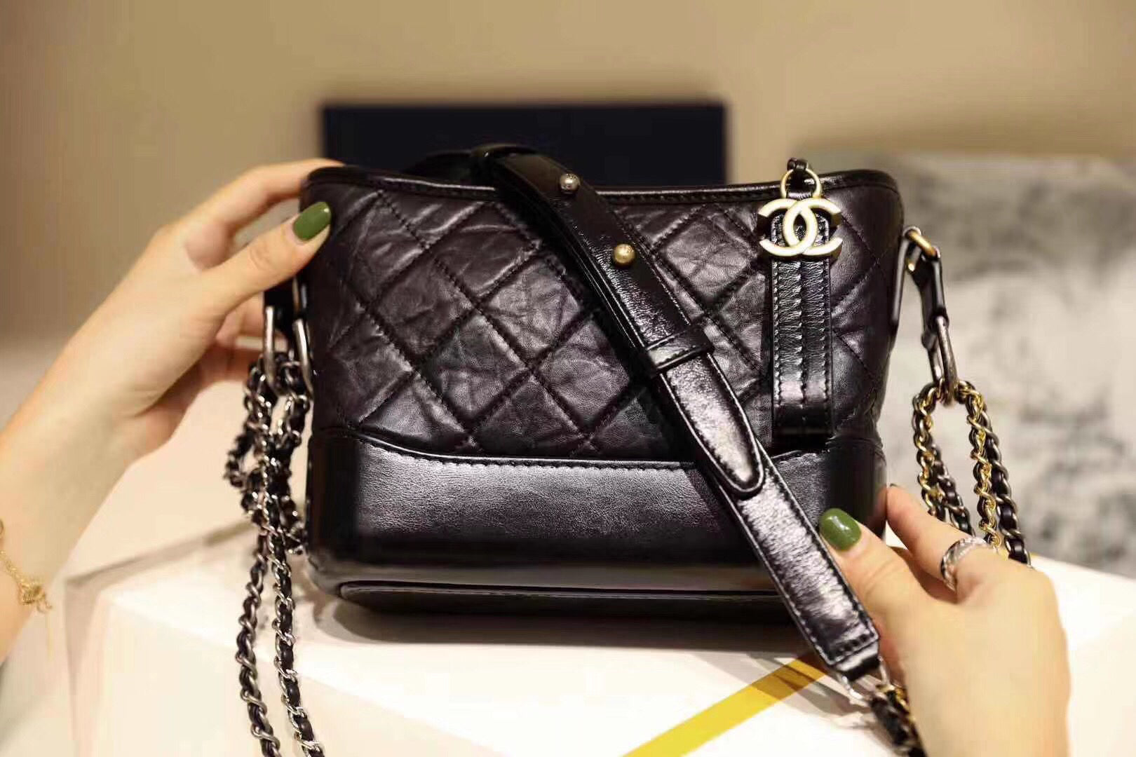 TOP CHANEL Gabrielle Bag Quilted Small 20cm - Black