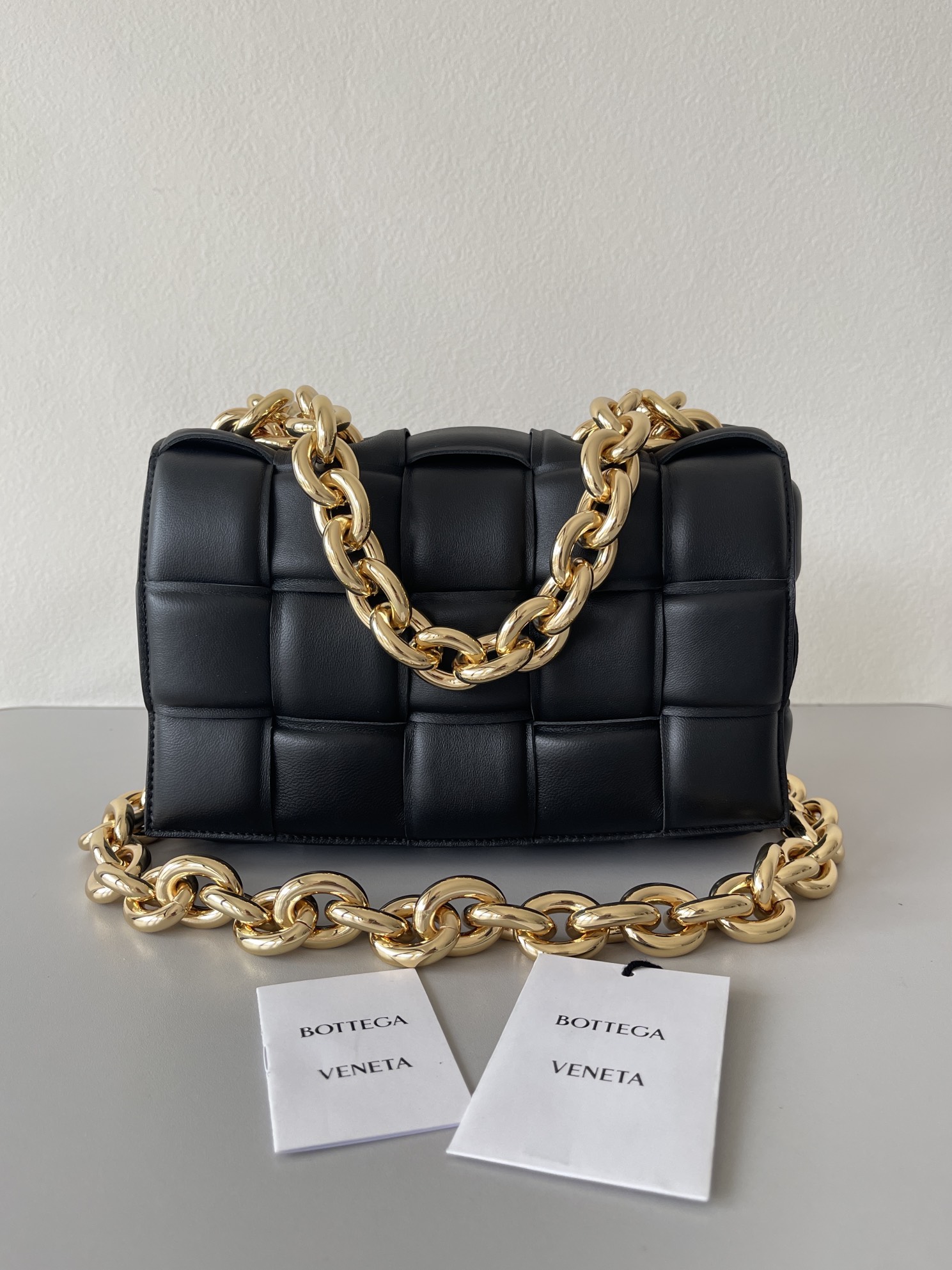 TOP Bottega Veneta BV Chain Cassette Bag - Black