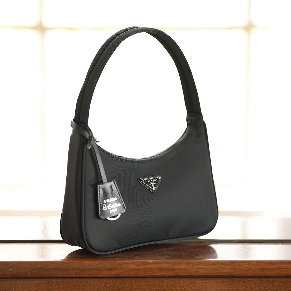 TOP PRADA Re-Edition 2000 Bag Hobo Nylon - Black