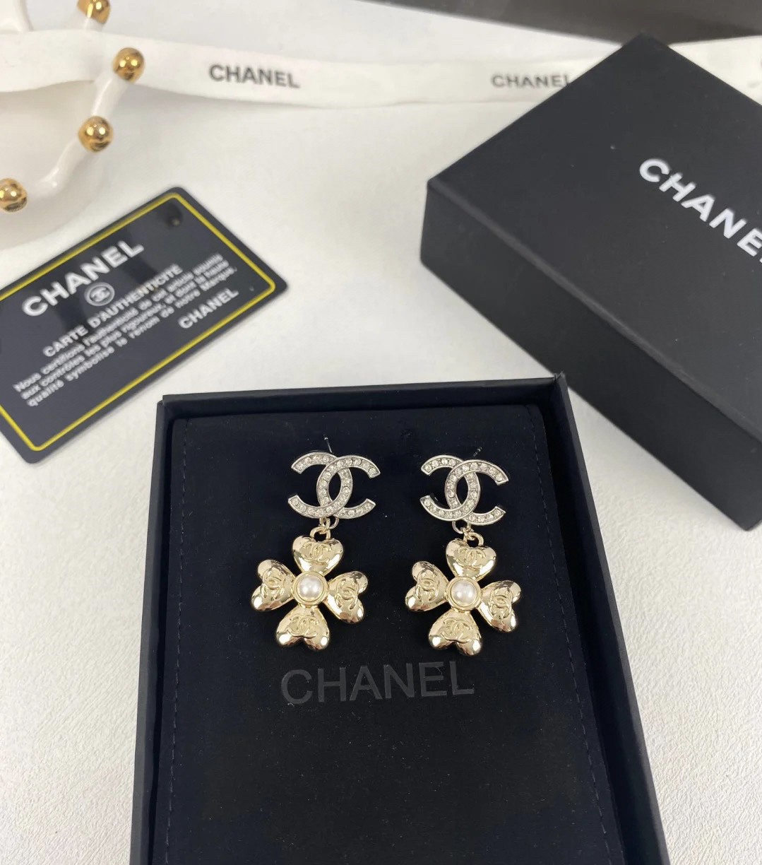 TOP CHANEL Earrings - Gold