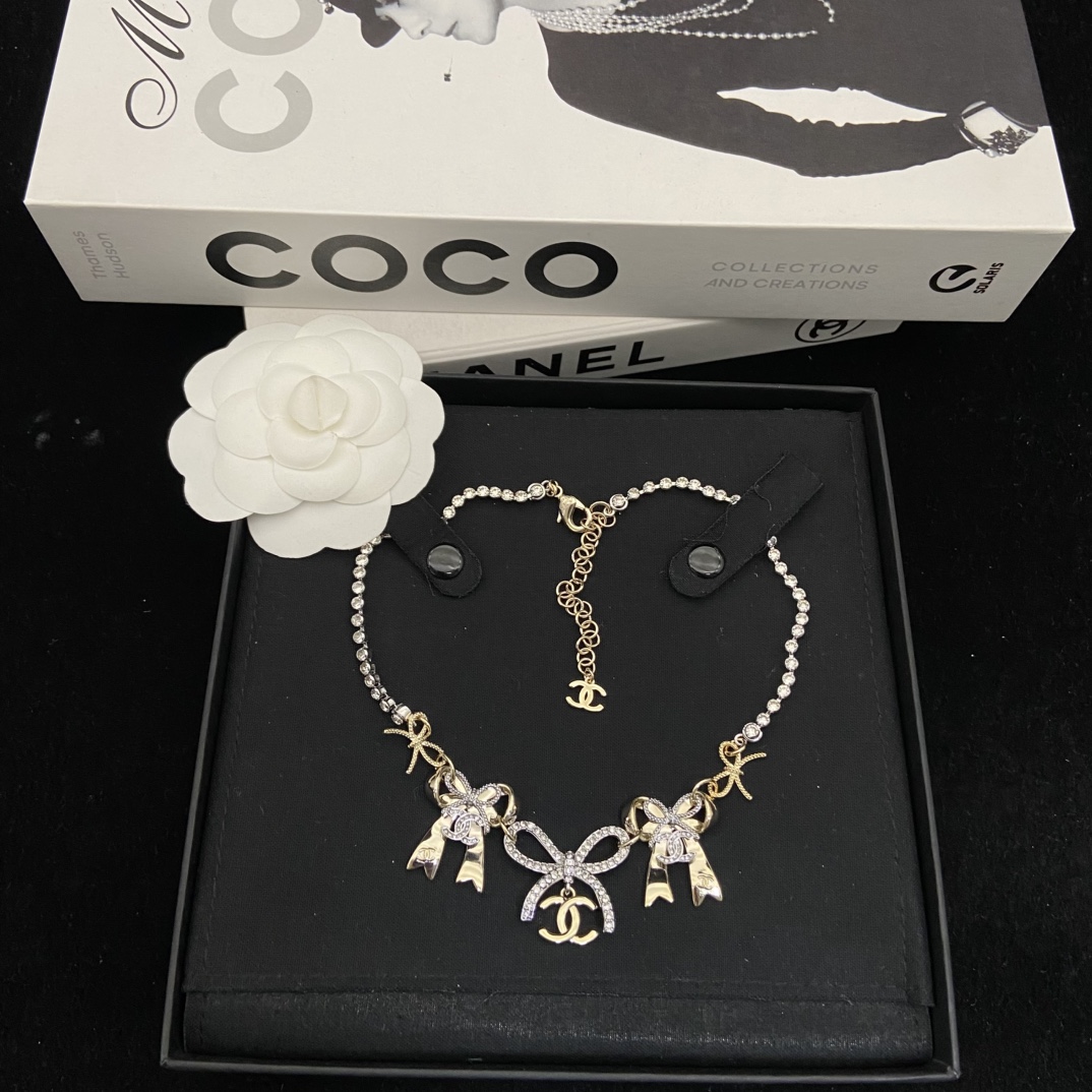 TOP CHANEL  Necklace - Gold