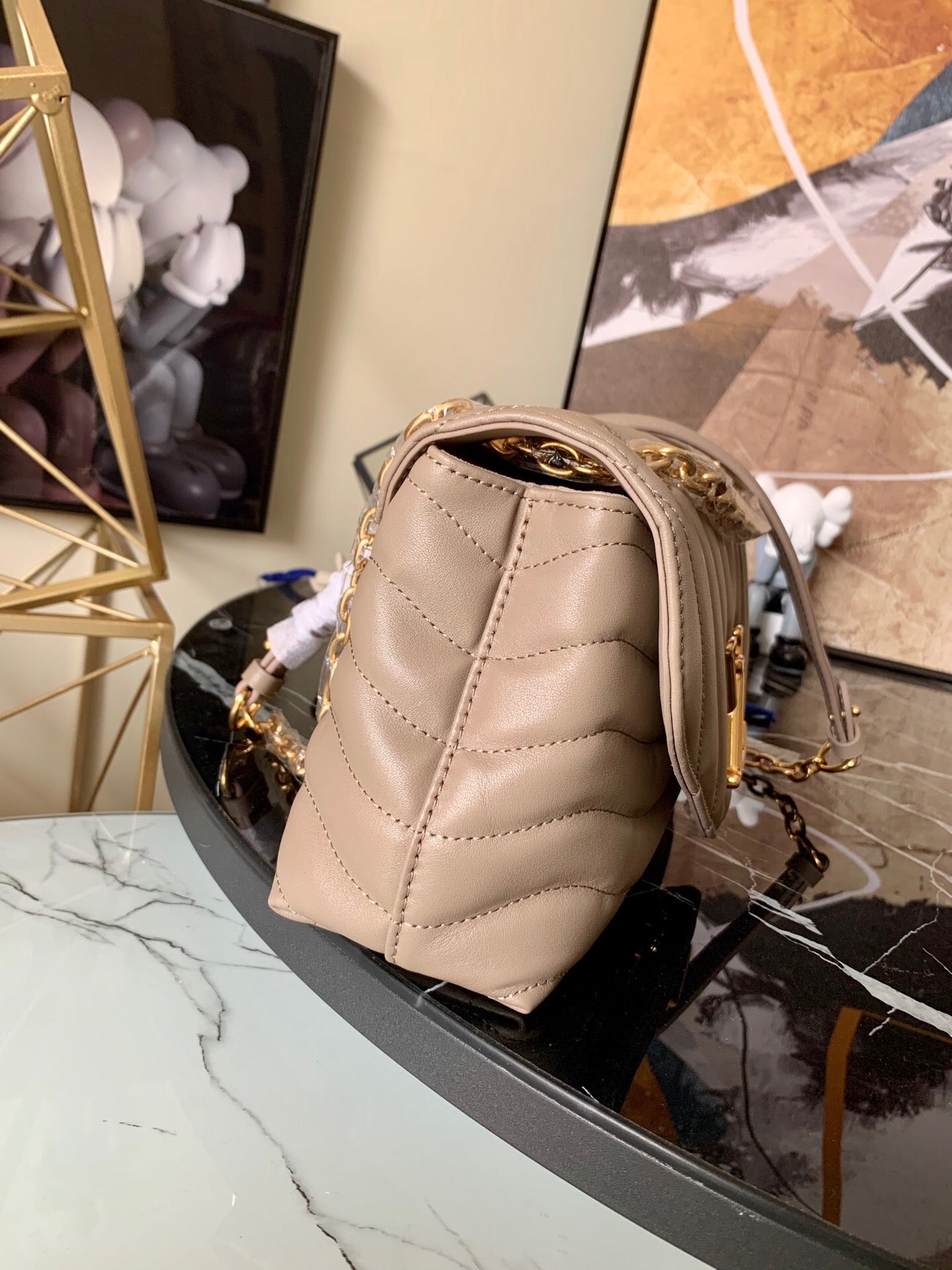 TOP Louis Vuitton LV £V New Wave Chain Bag 24×14×9CM- Beige