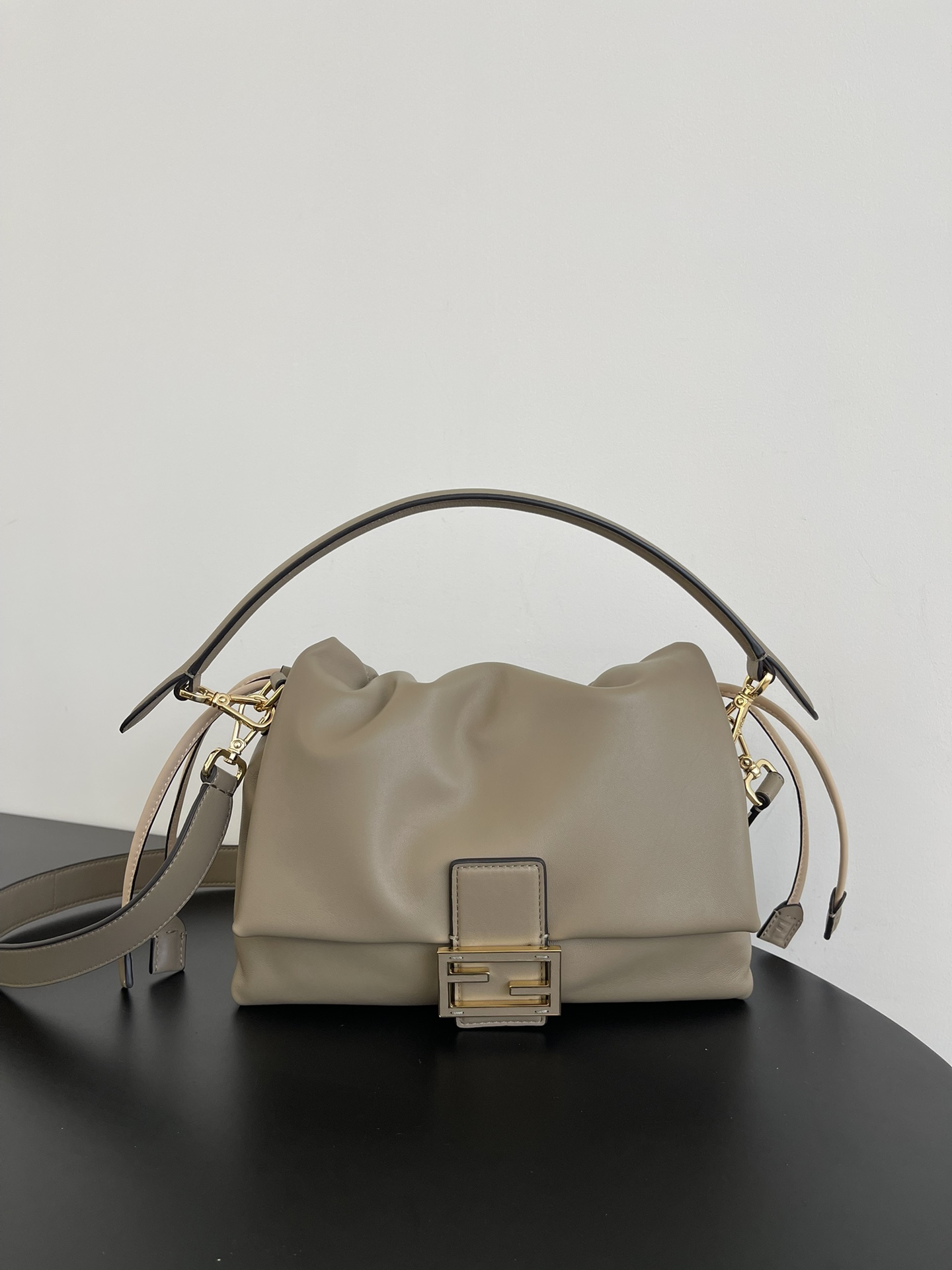 TOP FENDI Mamma Baguette Bag 26.5x8.5x18cm - Gray