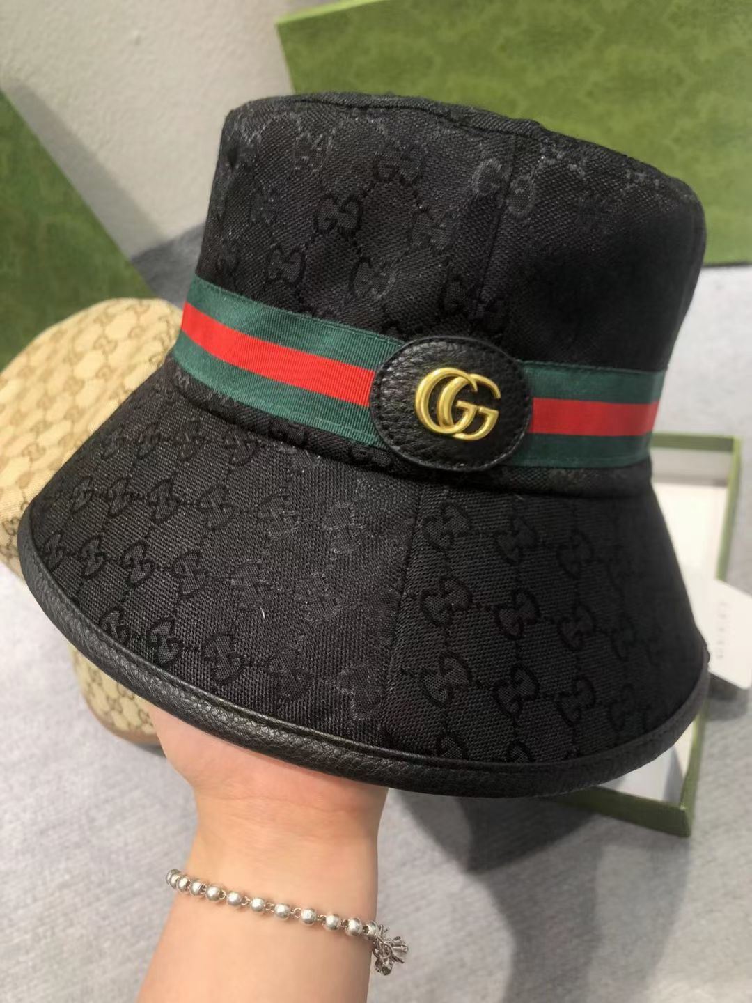 TOP GUCCI Supreme Bucket Hat with Logo - 2 Color