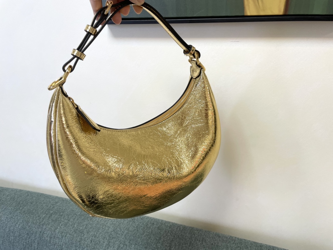 TOP FENDI Graphy Bag - Gold