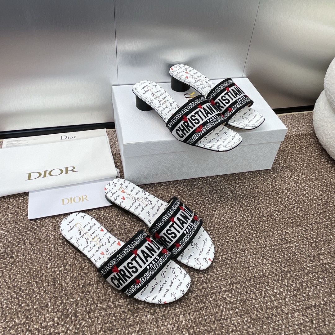 TOP Christian Dior J'ADIOR DIORAMOUR Je Vous Ador Flat/Low Heel Slippers - White