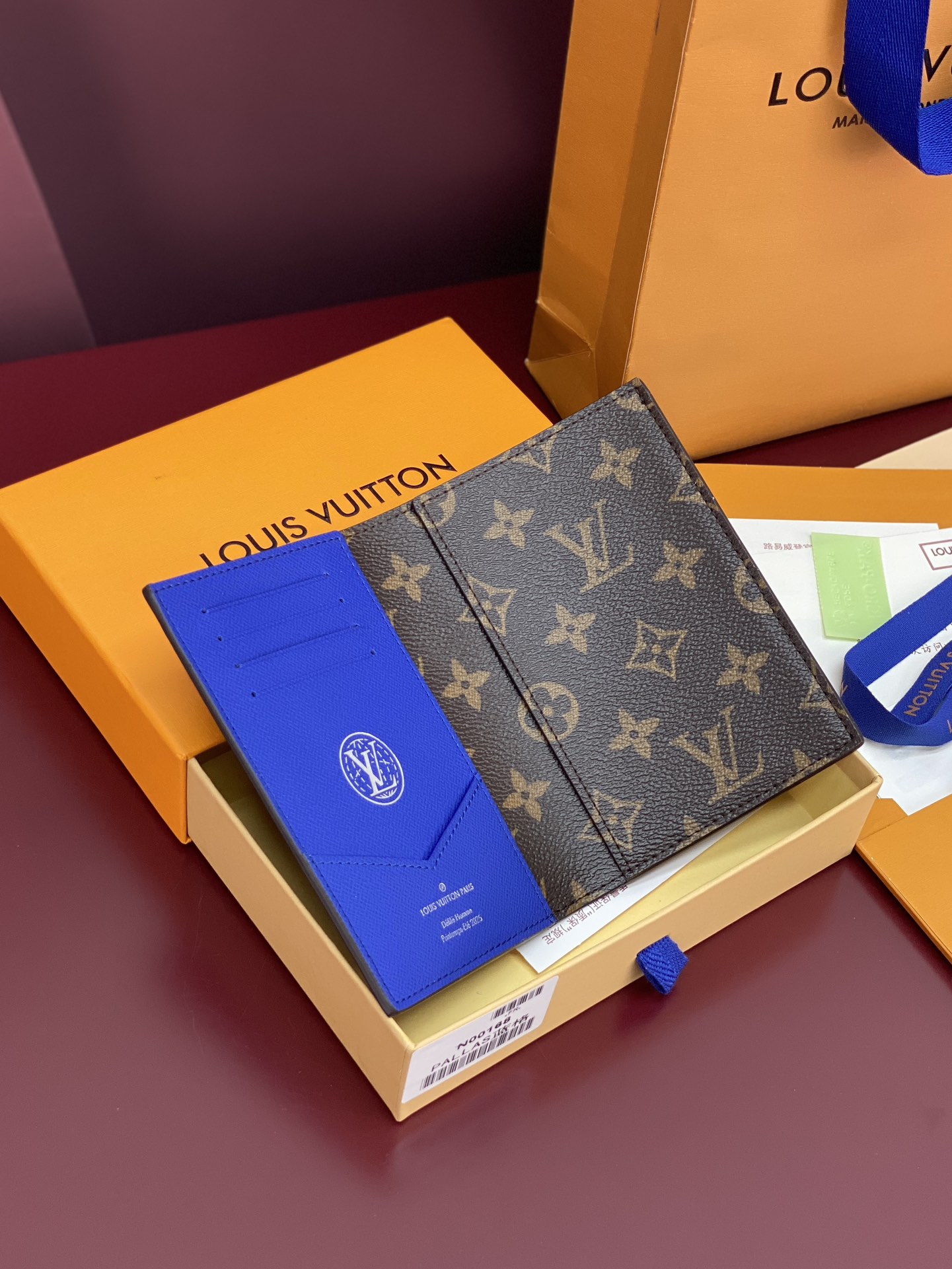 TOP Louis Vuitton LV Passport Holder Damier Heritage Coated Canvas 14x2.5x10cm - Blue