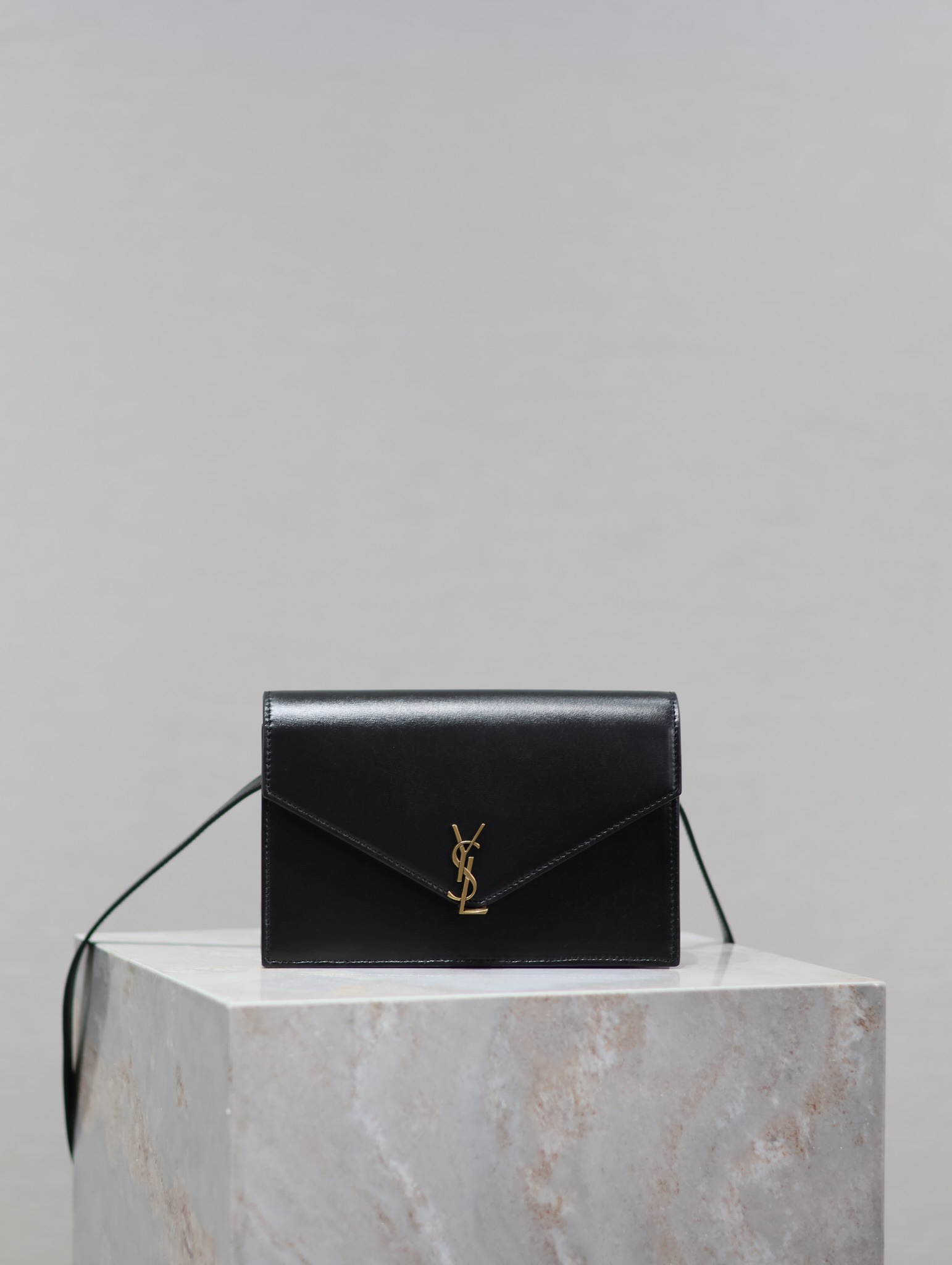 TOP Yves Saint Laurent YSL Cassandre-plaque Envelope Belt Bag Calfskin 19x12x3.5cm - Black&GWH