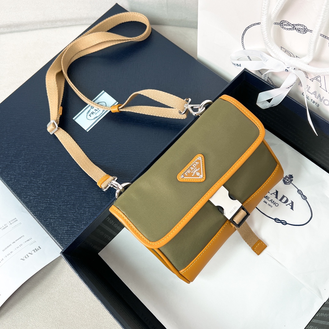TOP PRADA Re-Nylon Logo-Plaque Smartphone Case Bag 18 x 14 x 3 cm
